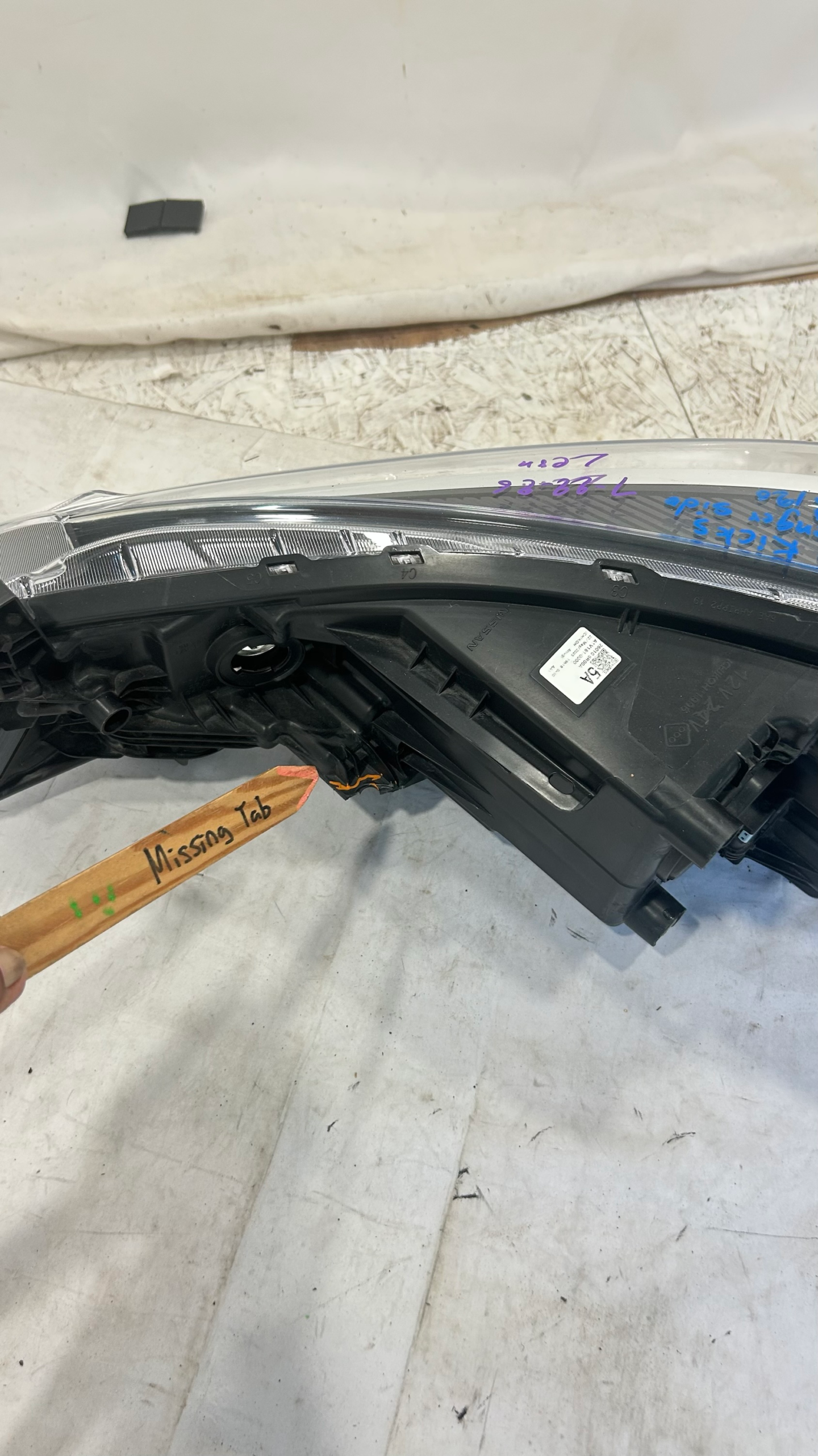 2021-2024 Nissan Kicks Right Passenger side Headlight