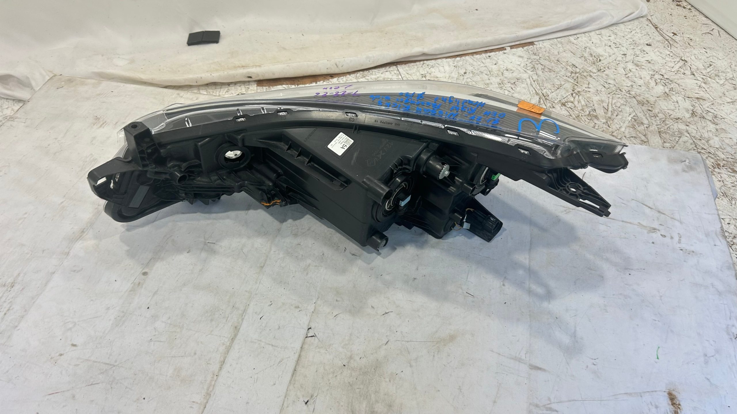 2021-2024 Nissan Kicks Right Passenger side Headlight