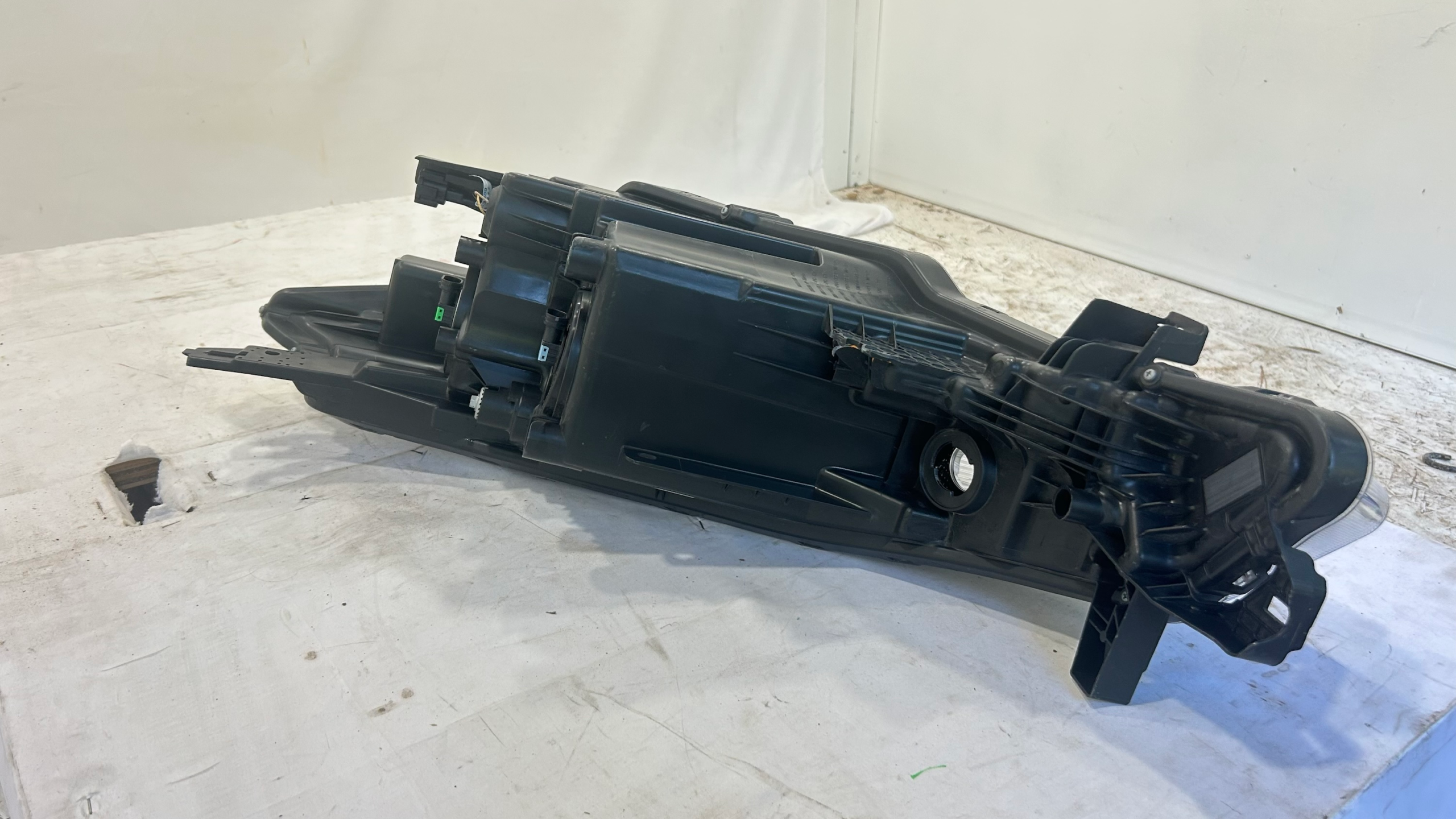 2021-2024 Nissan Kicks Right Passenger side Headlight