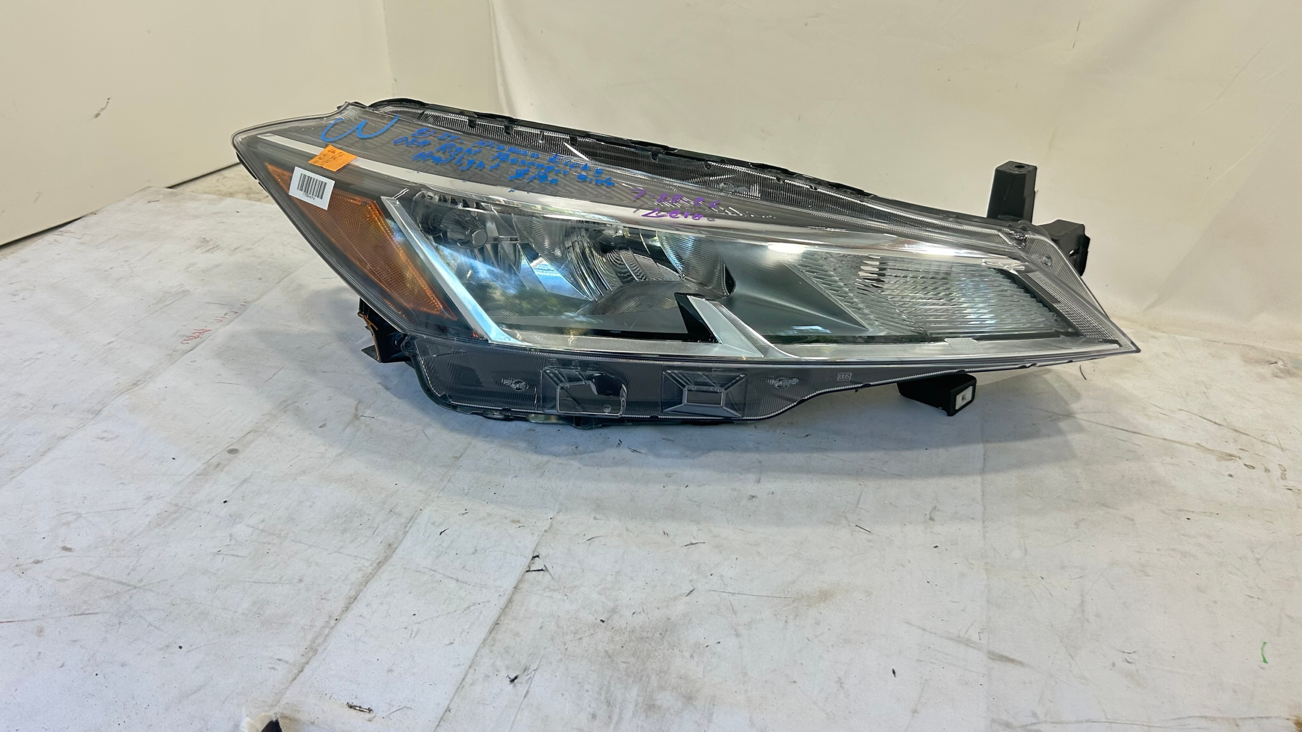 2021-2024 Nissan Kicks Right Passenger side Headlight