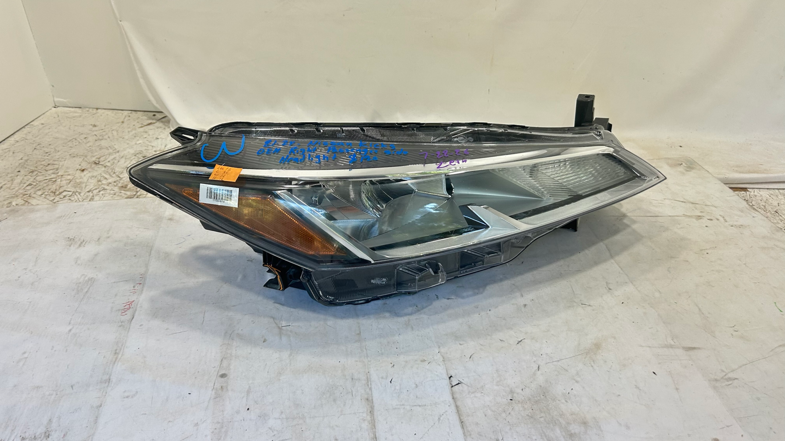 2021-2024 Nissan Kicks Right Passenger side Headlight
