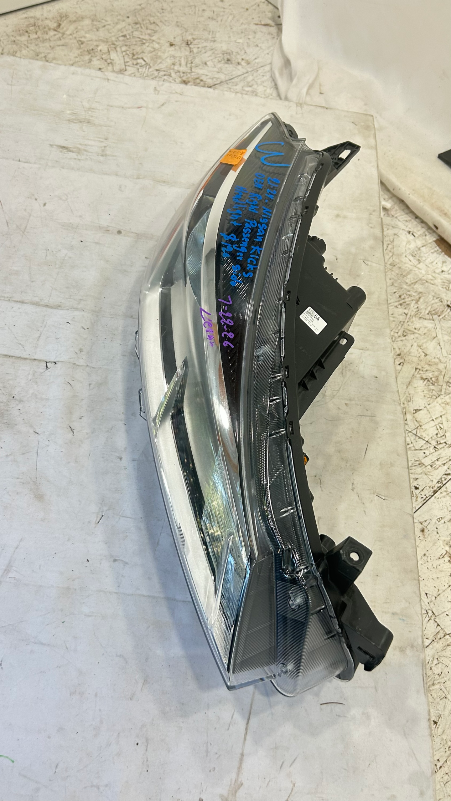 2021-2024 Nissan Kicks Right Passenger side Headlight