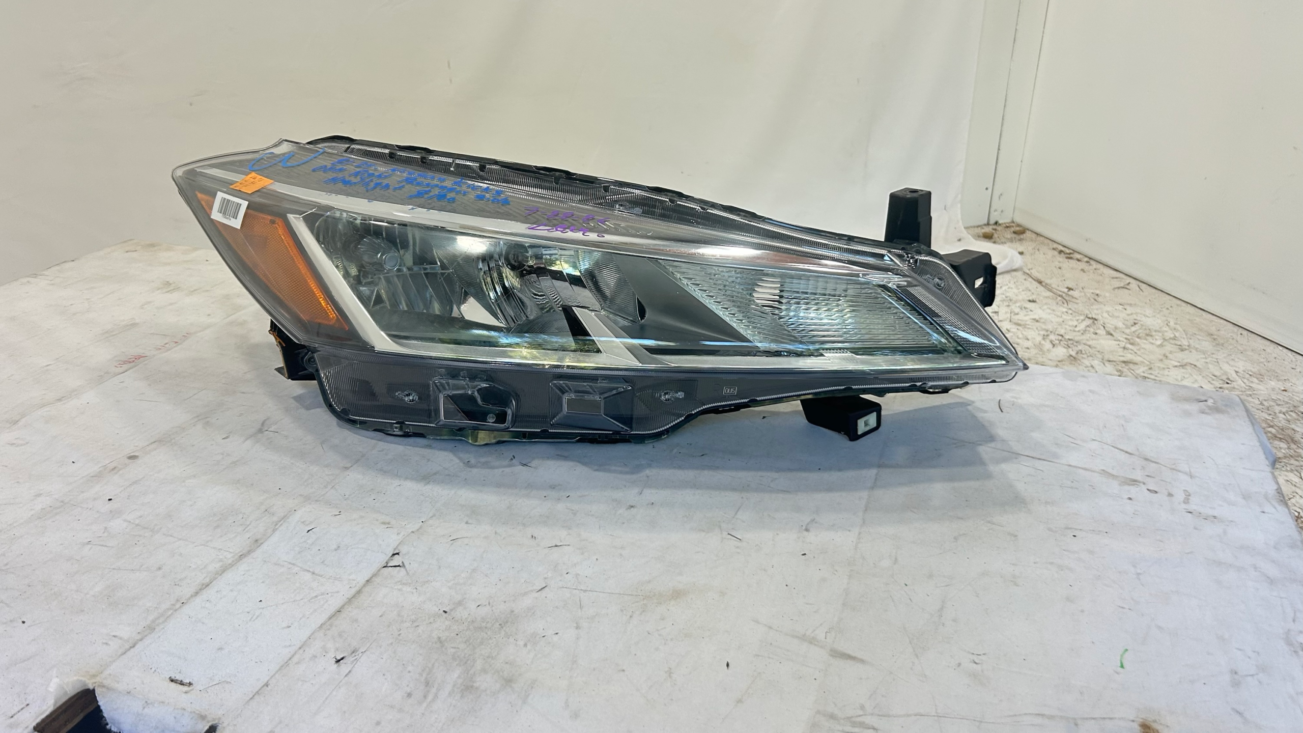 2021-2024 Nissan Kicks Right Passenger side Headlight