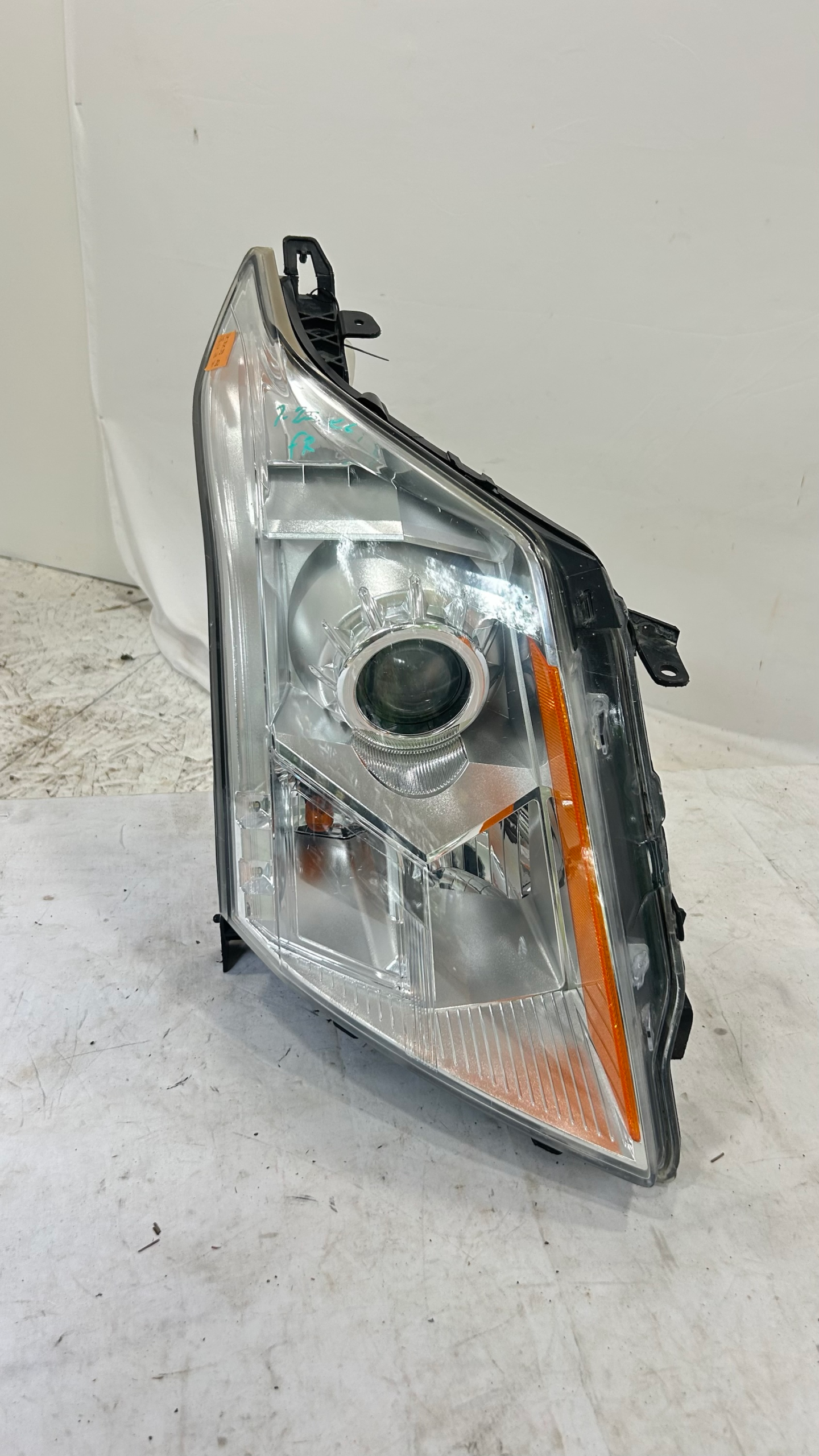 2010-2016 Cadillac SRX Passenger side halogen headlight