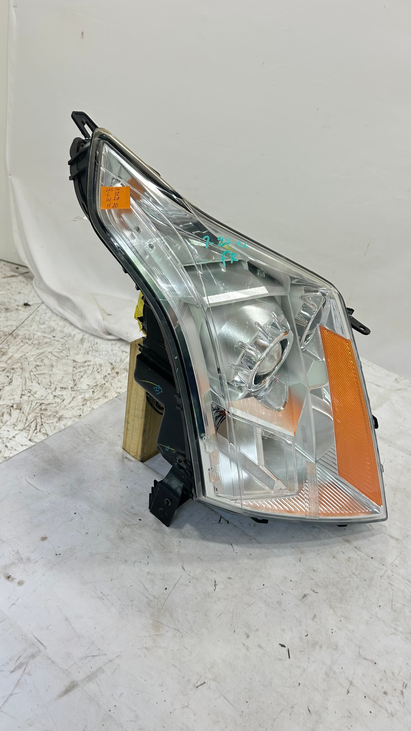 2010-2016 Cadillac SRX Passenger side halogen headlight