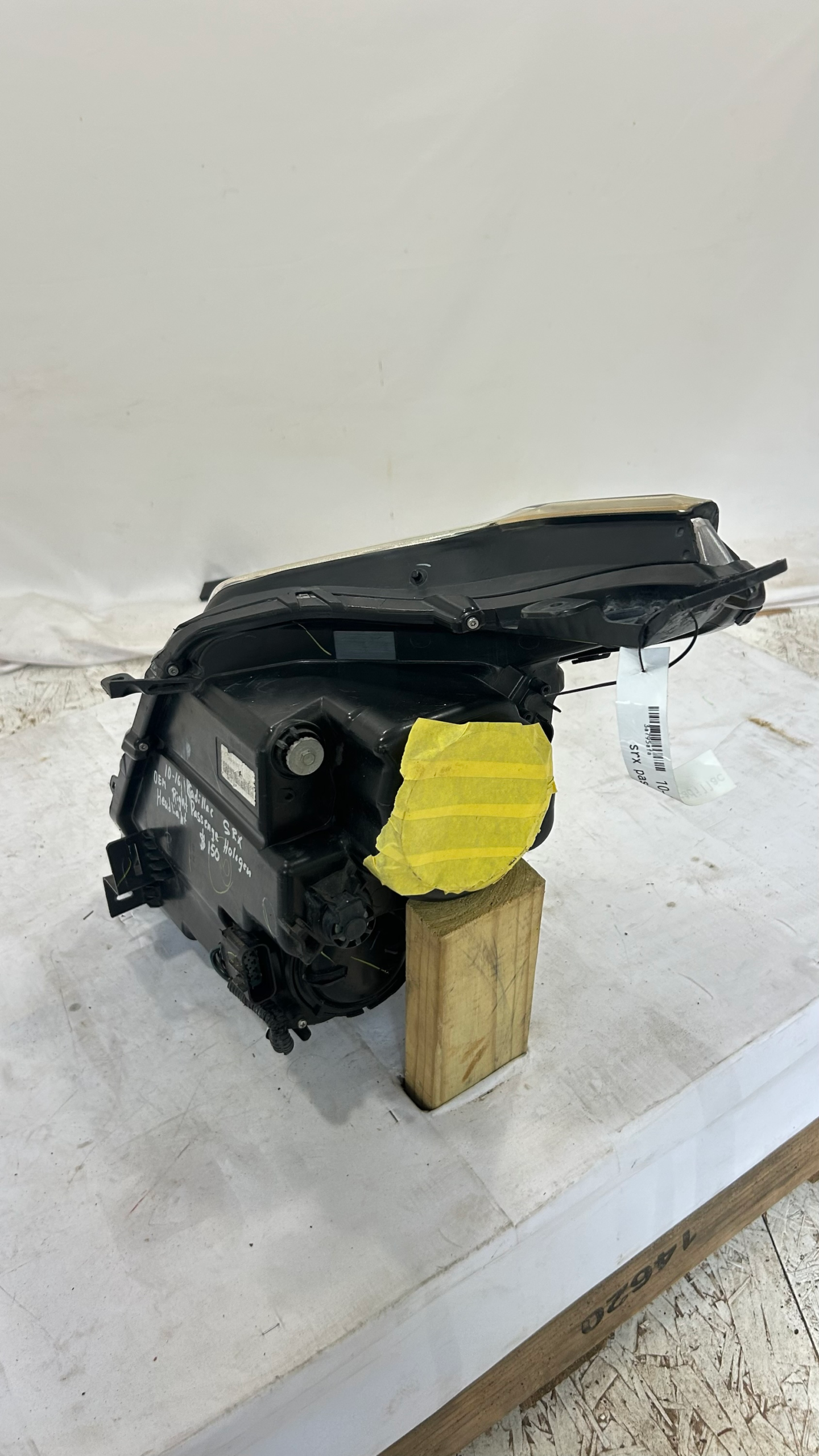 2010-2016 Cadillac SRX Passenger side halogen headlight