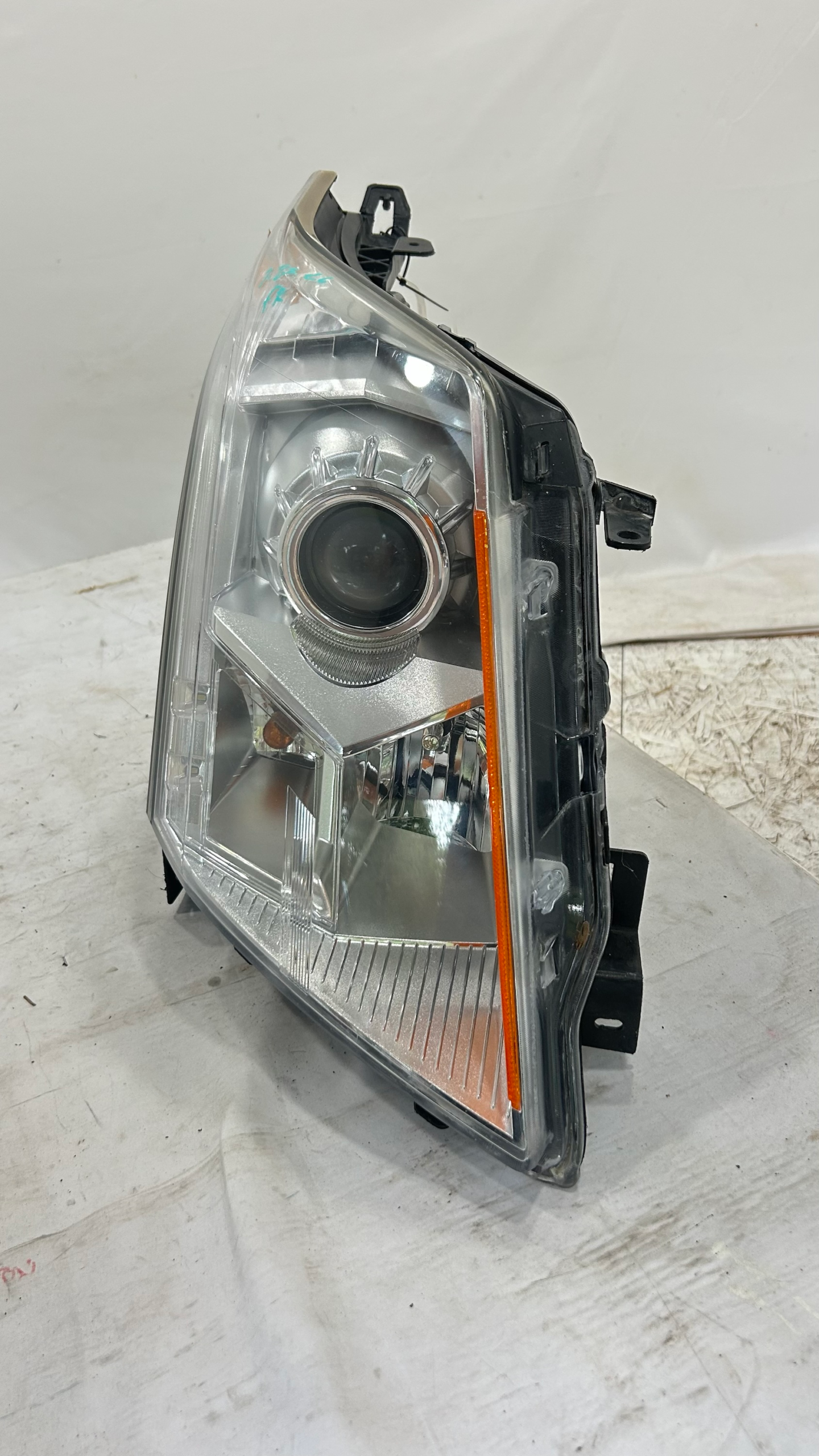 2010-2016 Cadillac SRX Passenger side halogen headlight