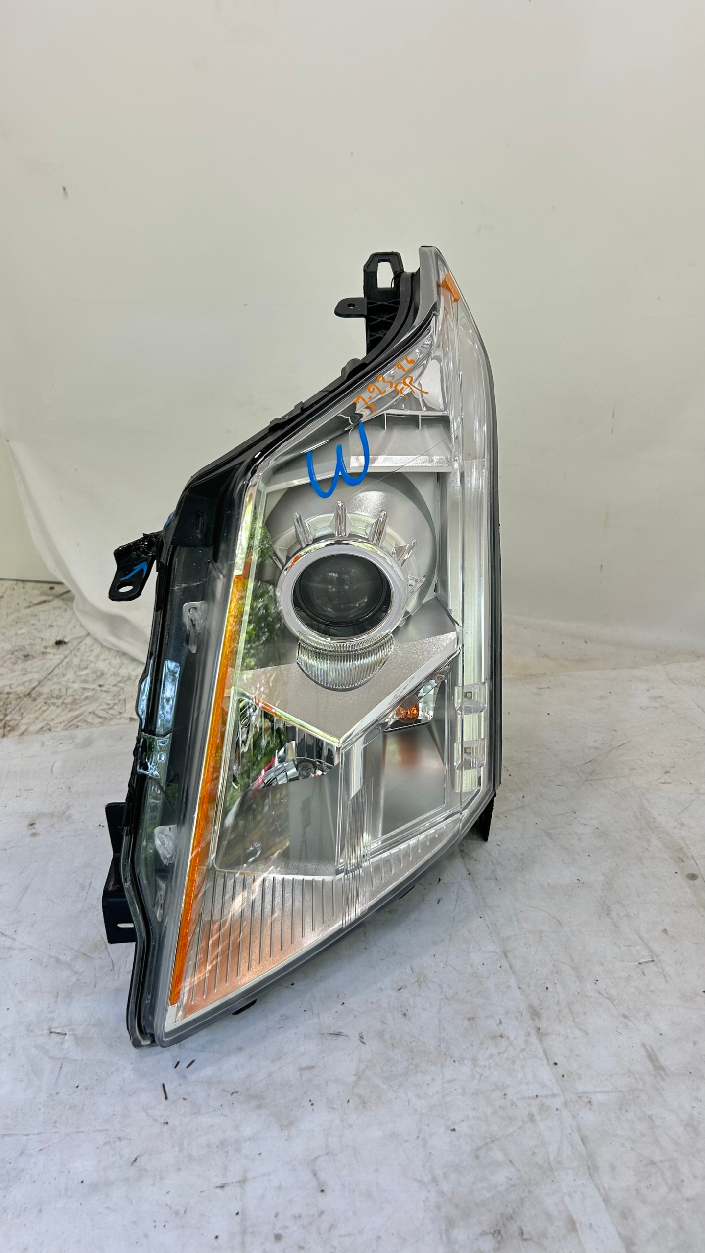2010-2016 Cadillac SRX Driver Side Halogen Headlight