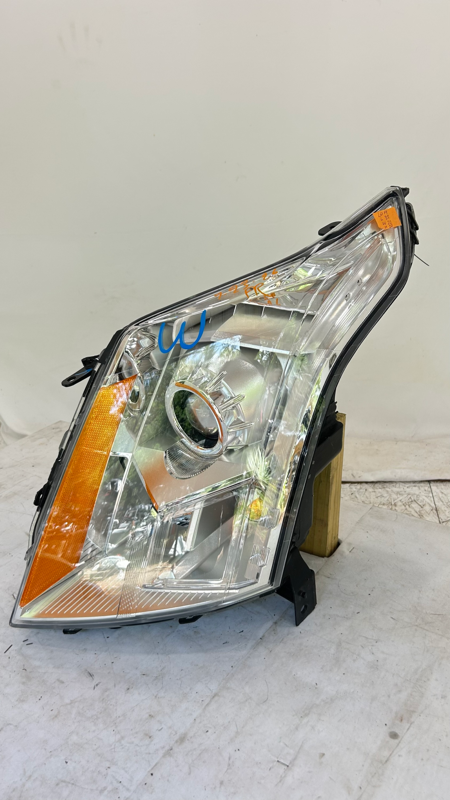 2010-2016 Cadillac SRX Driver Side Halogen Headlight