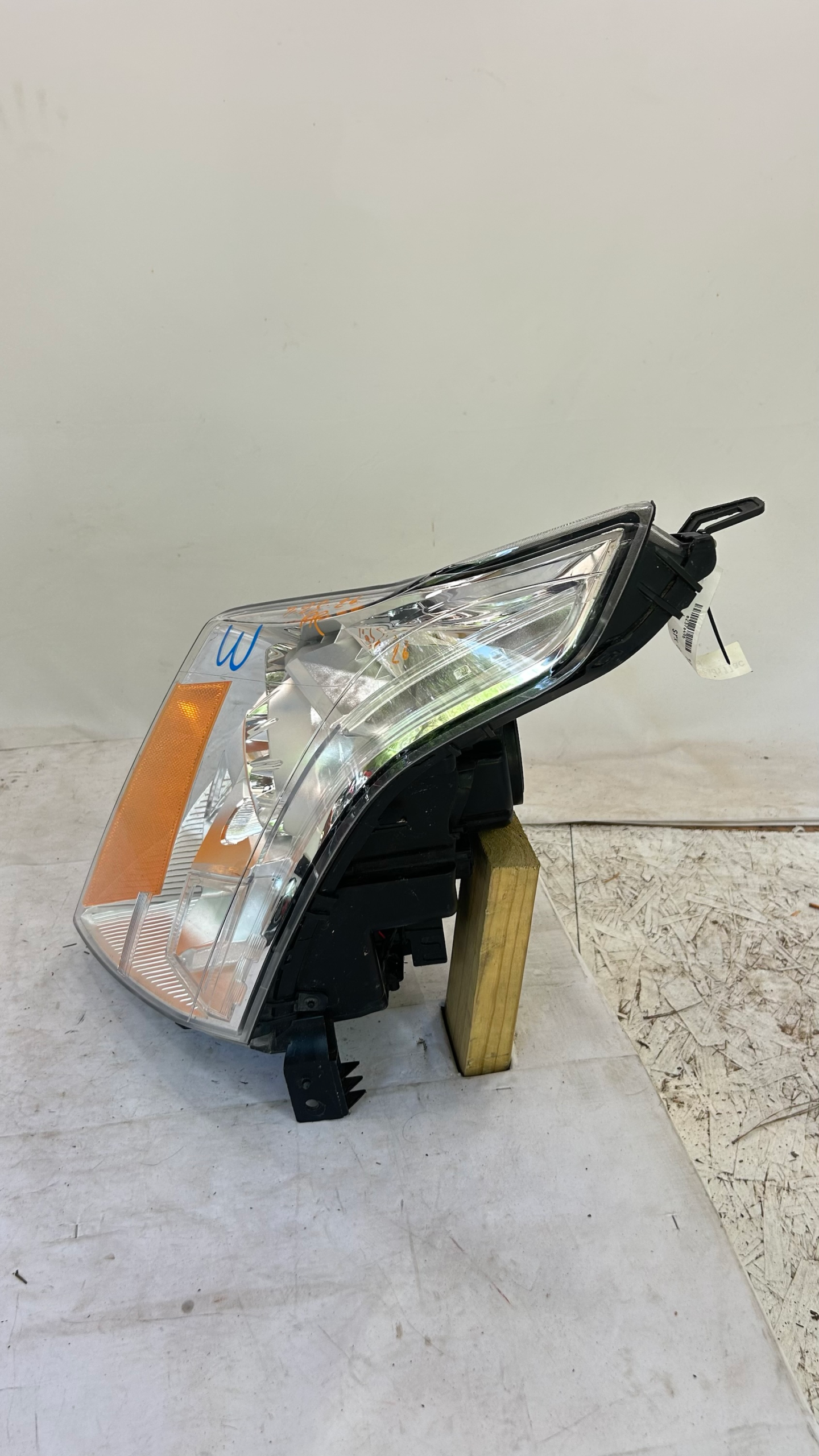 2010-2016 Cadillac SRX Driver Side Halogen Headlight