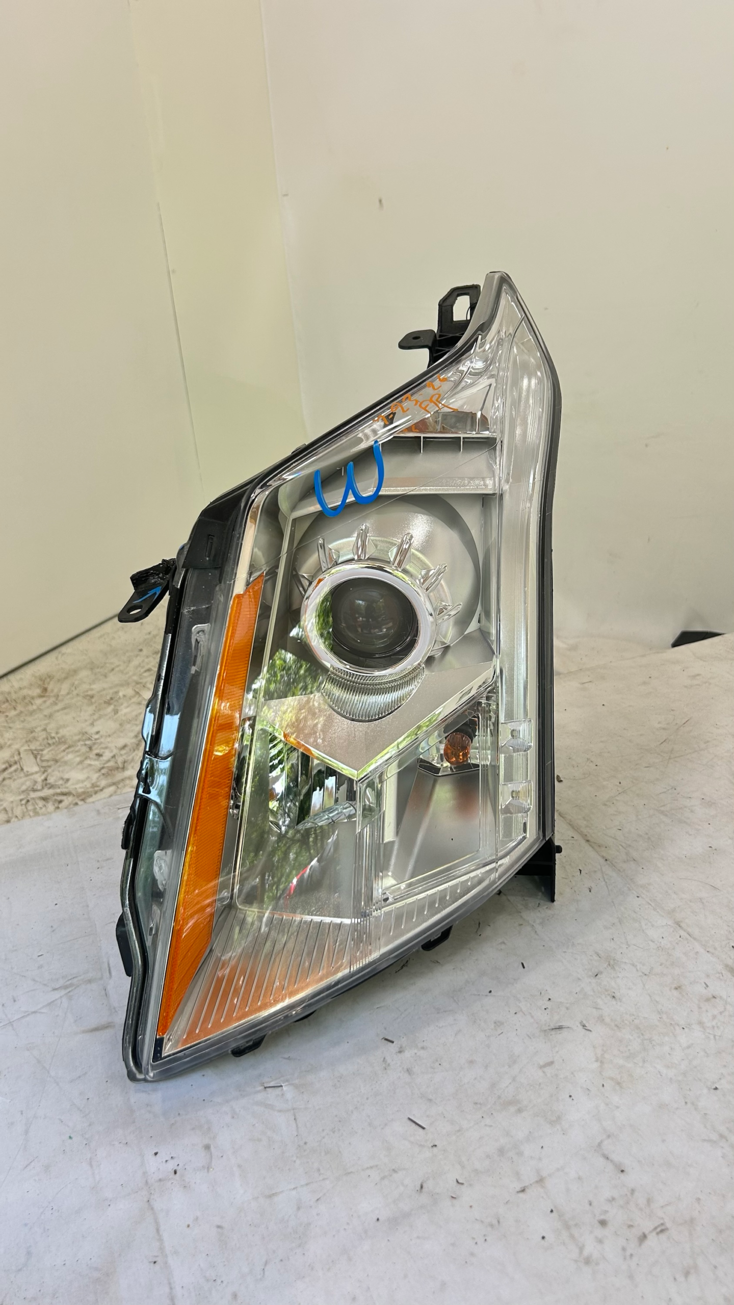 2010-2016 Cadillac SRX Driver Side Halogen Headlight