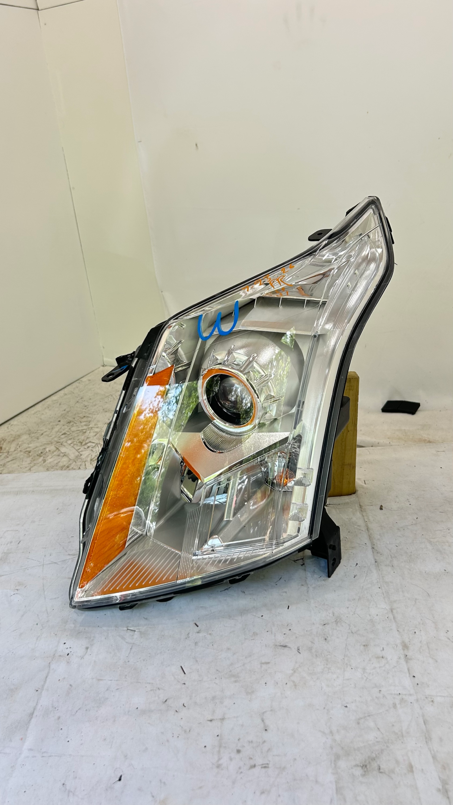 2010-2016 Cadillac SRX Driver Side Halogen Headlight