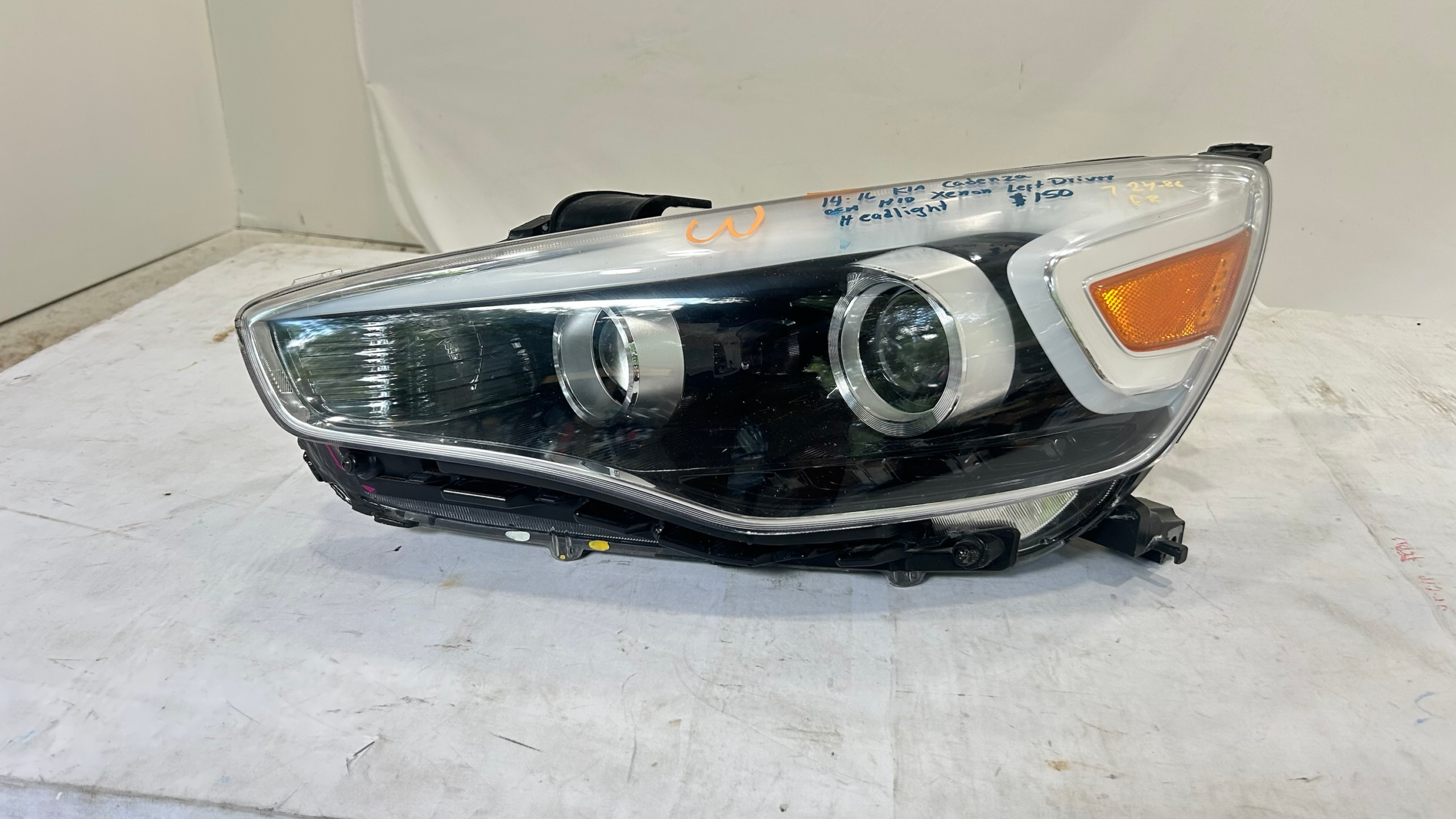2014-2016 KIA Cadenza HID Xenon left driver side headlight