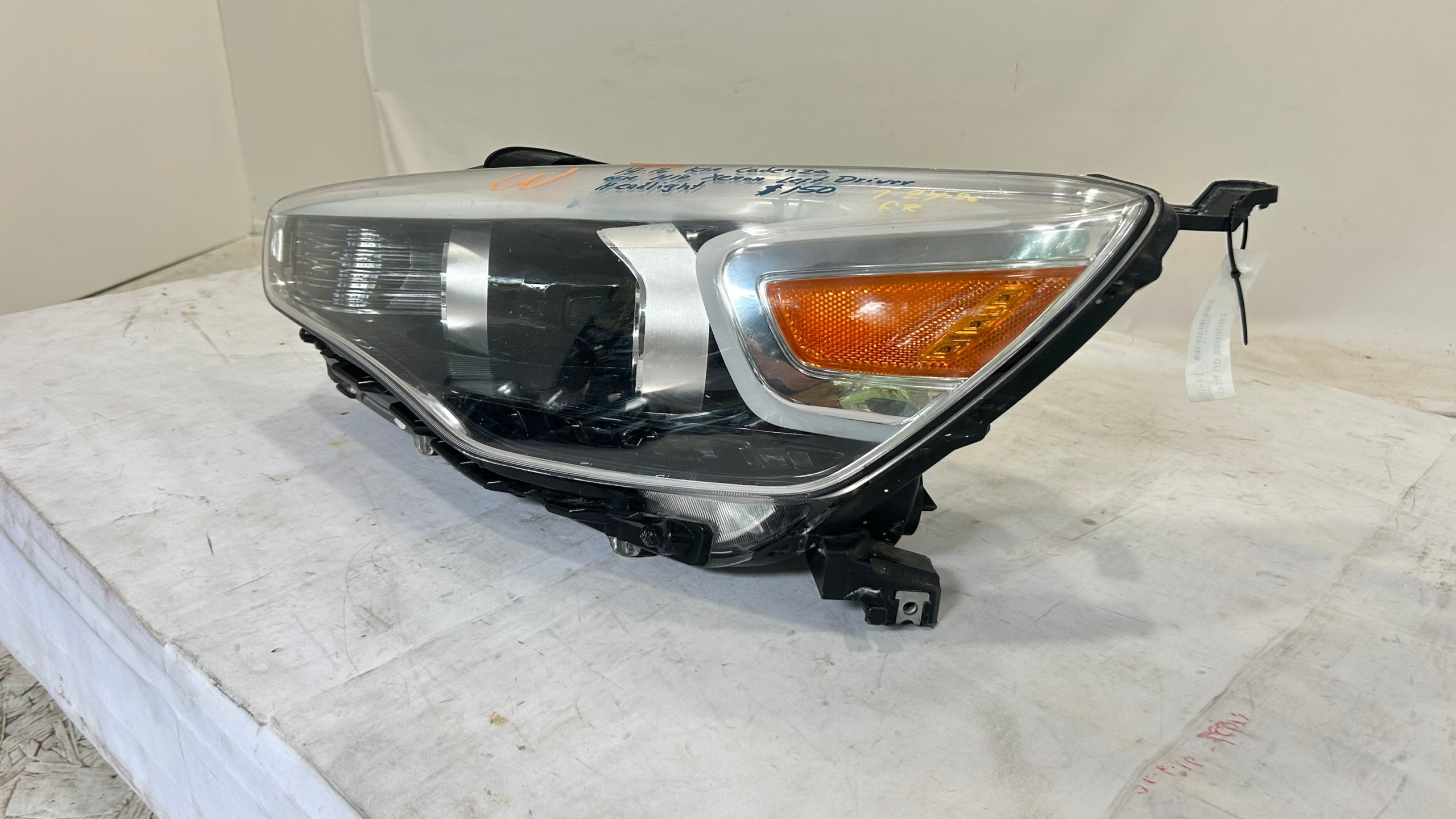 2014-2016 KIA Cadenza HID Xenon left driver side headlight