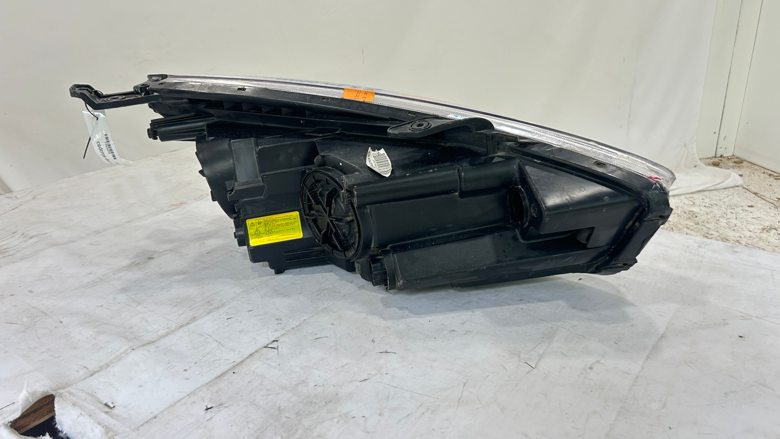 2014-2016 KIA Cadenza HID Xenon left driver side headlight