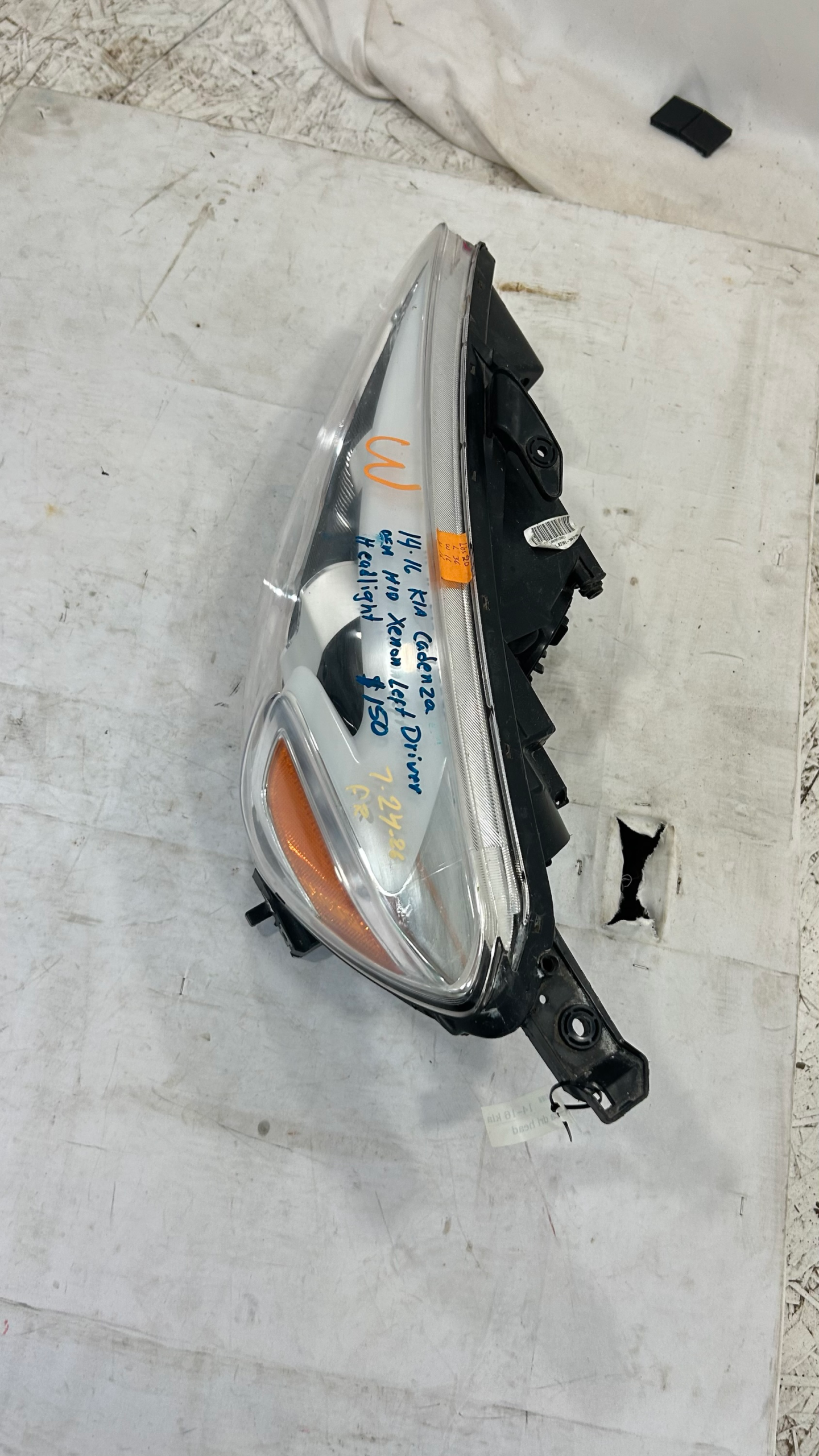 2014-2016 KIA Cadenza HID Xenon left driver side headlight