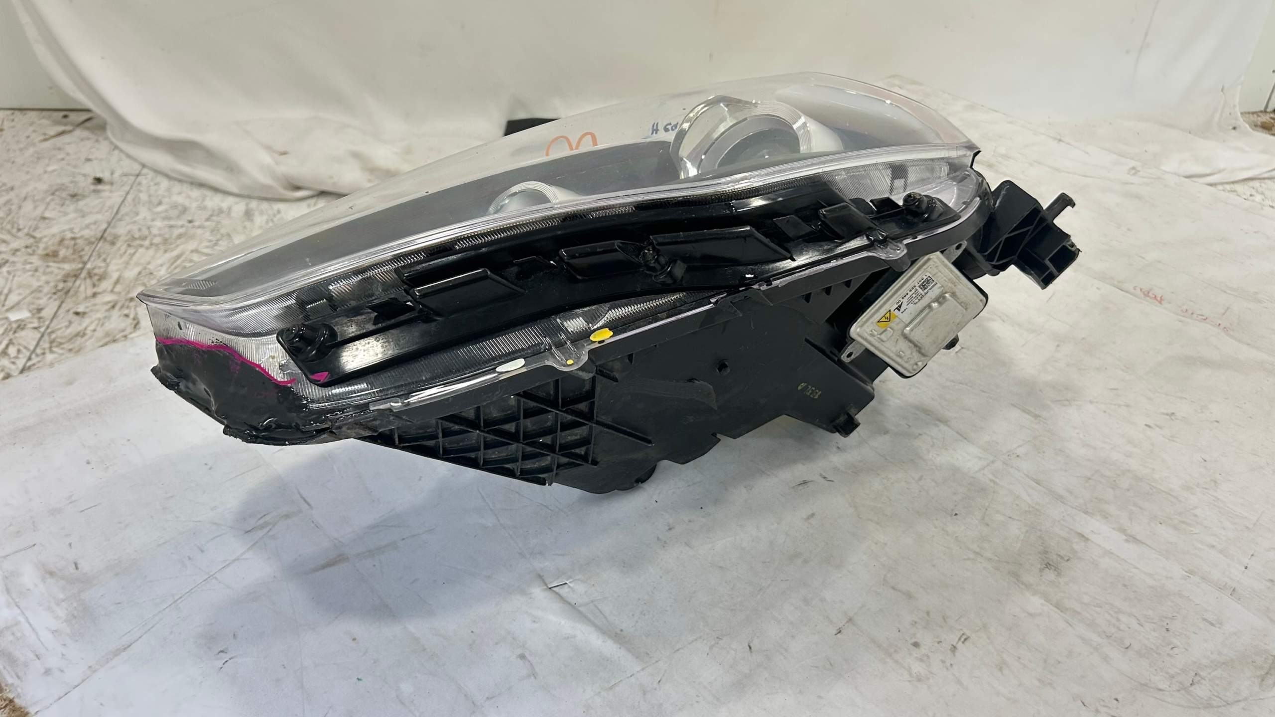 2014-2016 KIA Cadenza HID Xenon left driver side headlight
