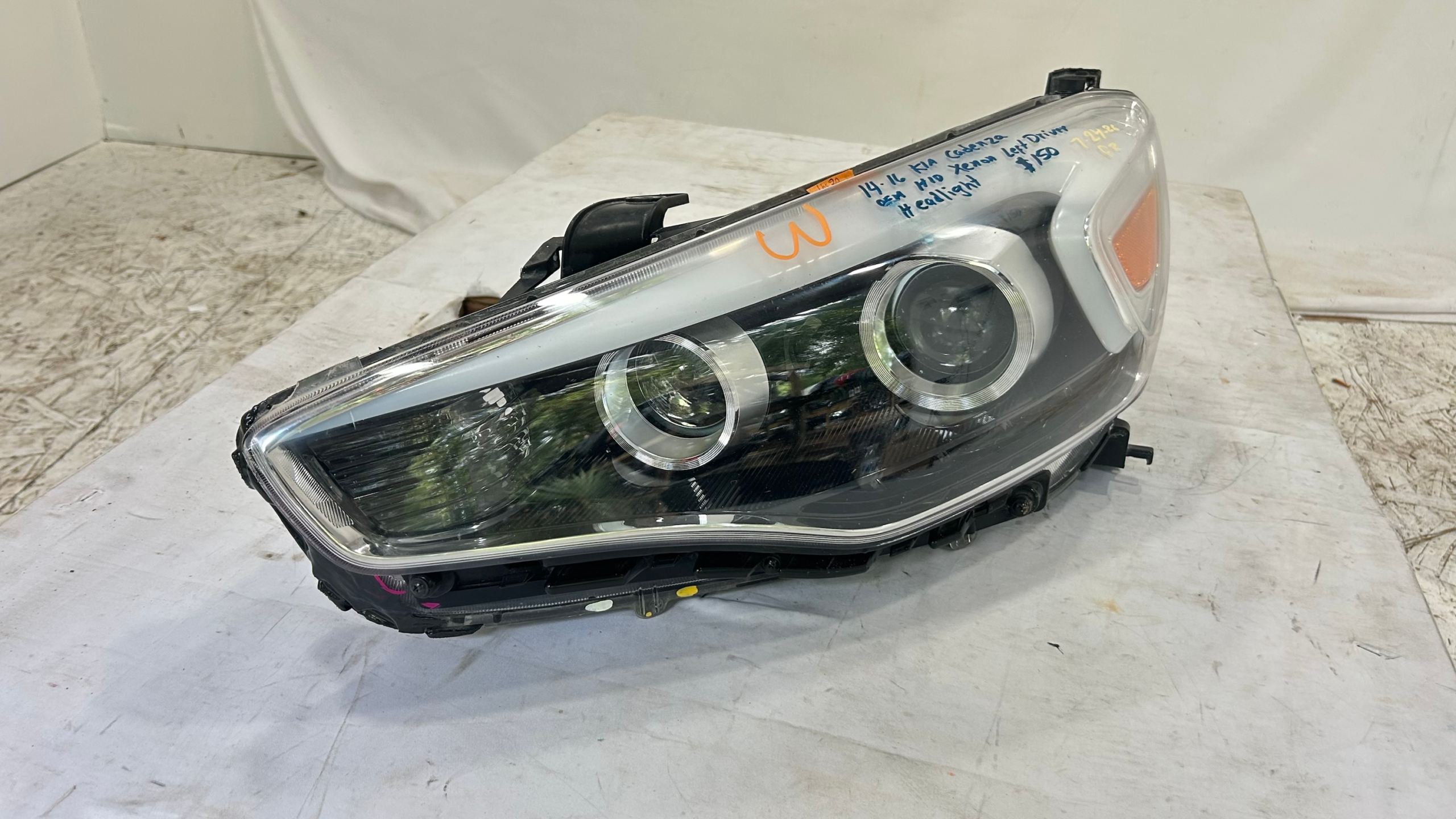 2014-2016 KIA Cadenza HID Xenon left driver side headlight