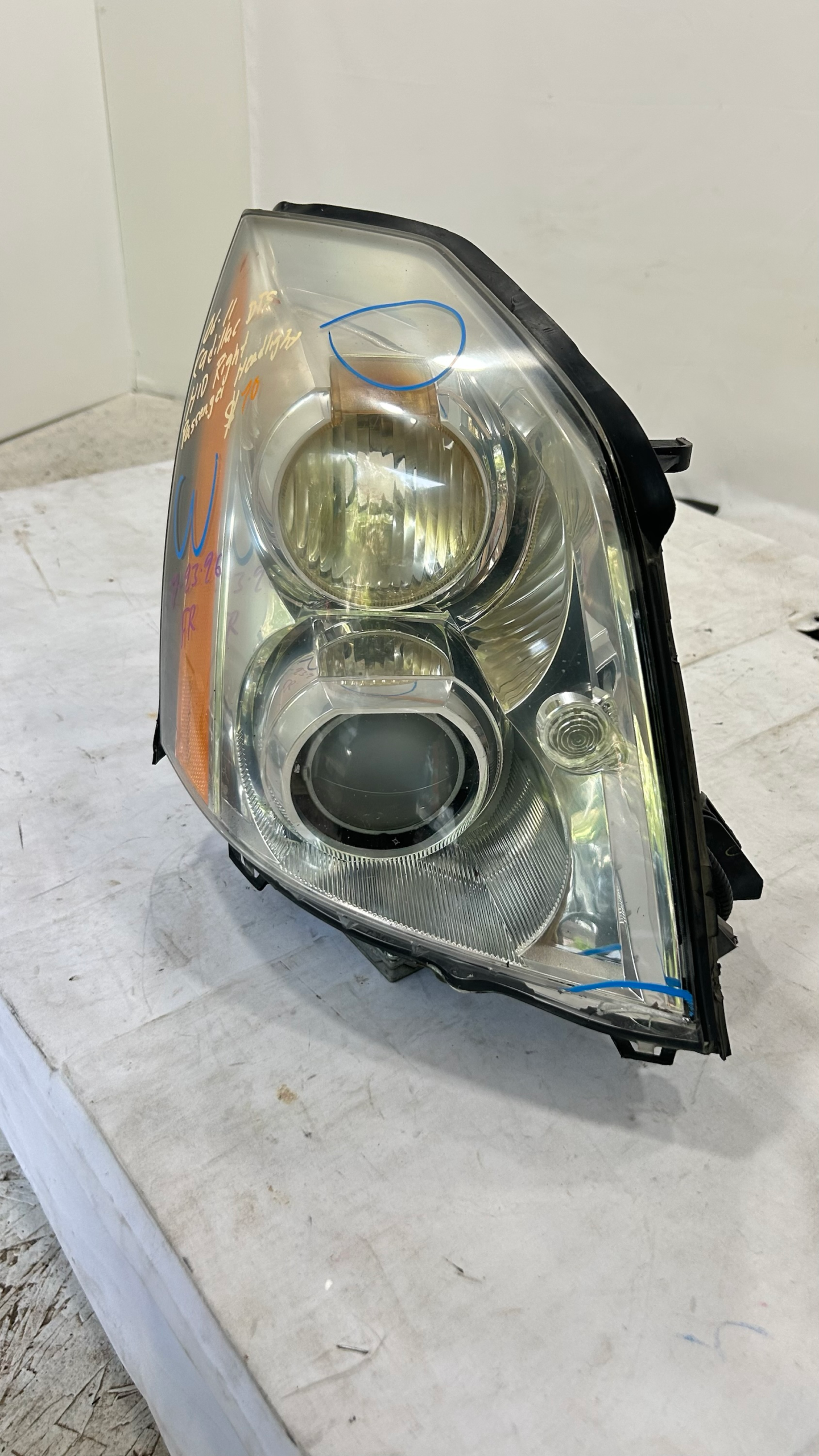 2006-2011 Cadillac DTS HID Xenon right Passenger side headlight