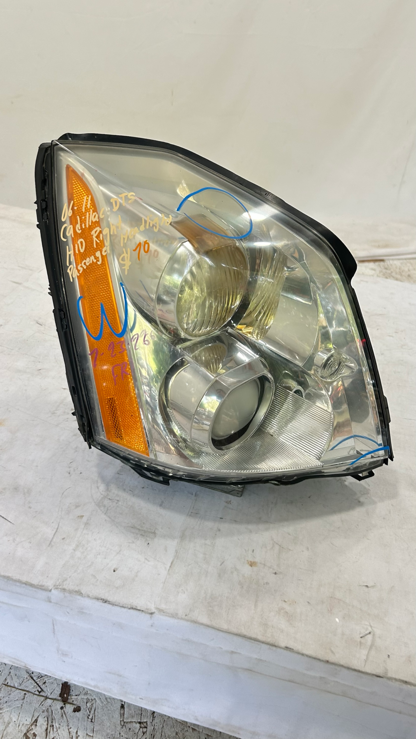2006-2011 Cadillac DTS HID Xenon right Passenger side headlight