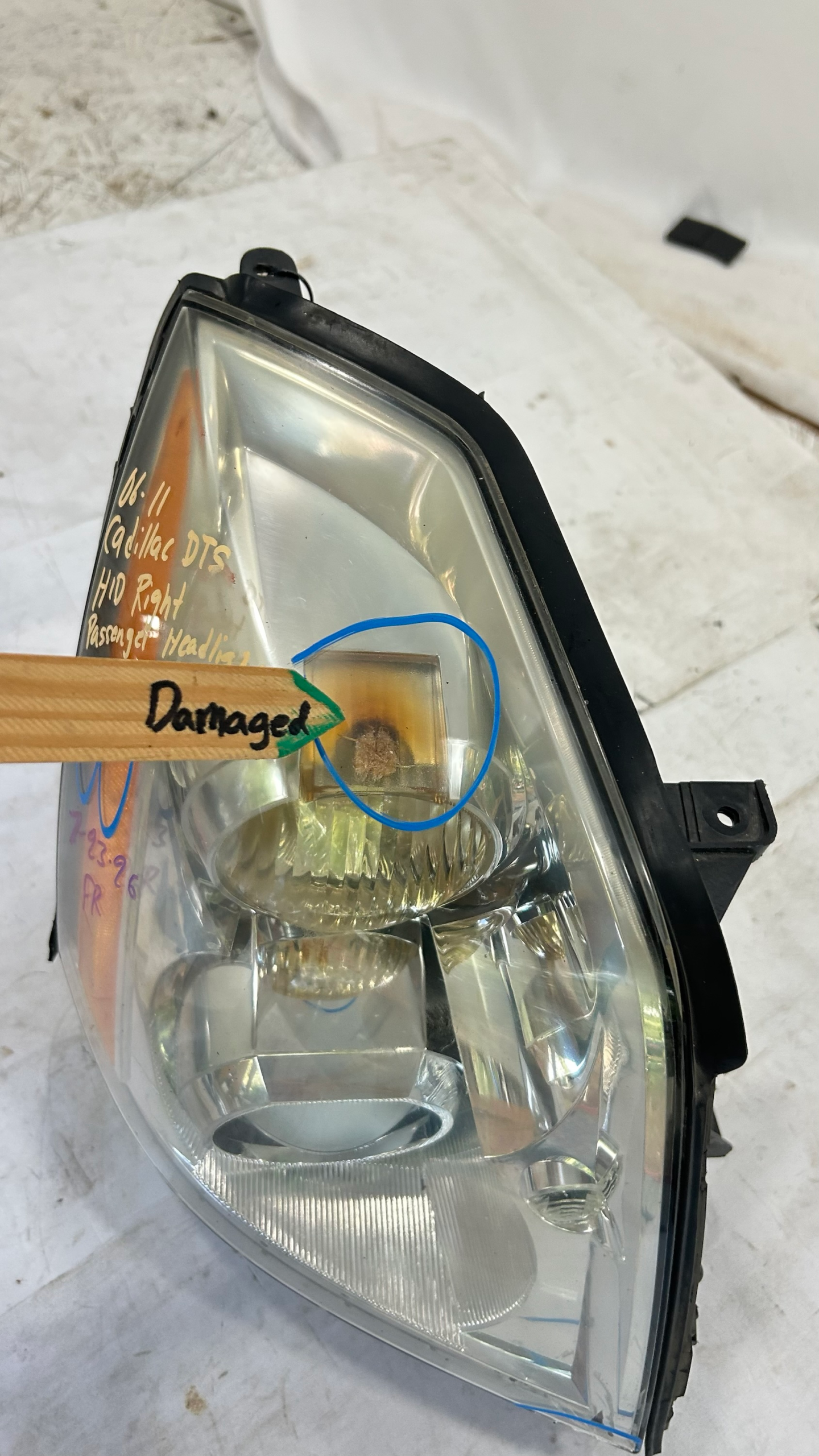 2006-2011 Cadillac DTS HID Xenon right Passenger side headlight