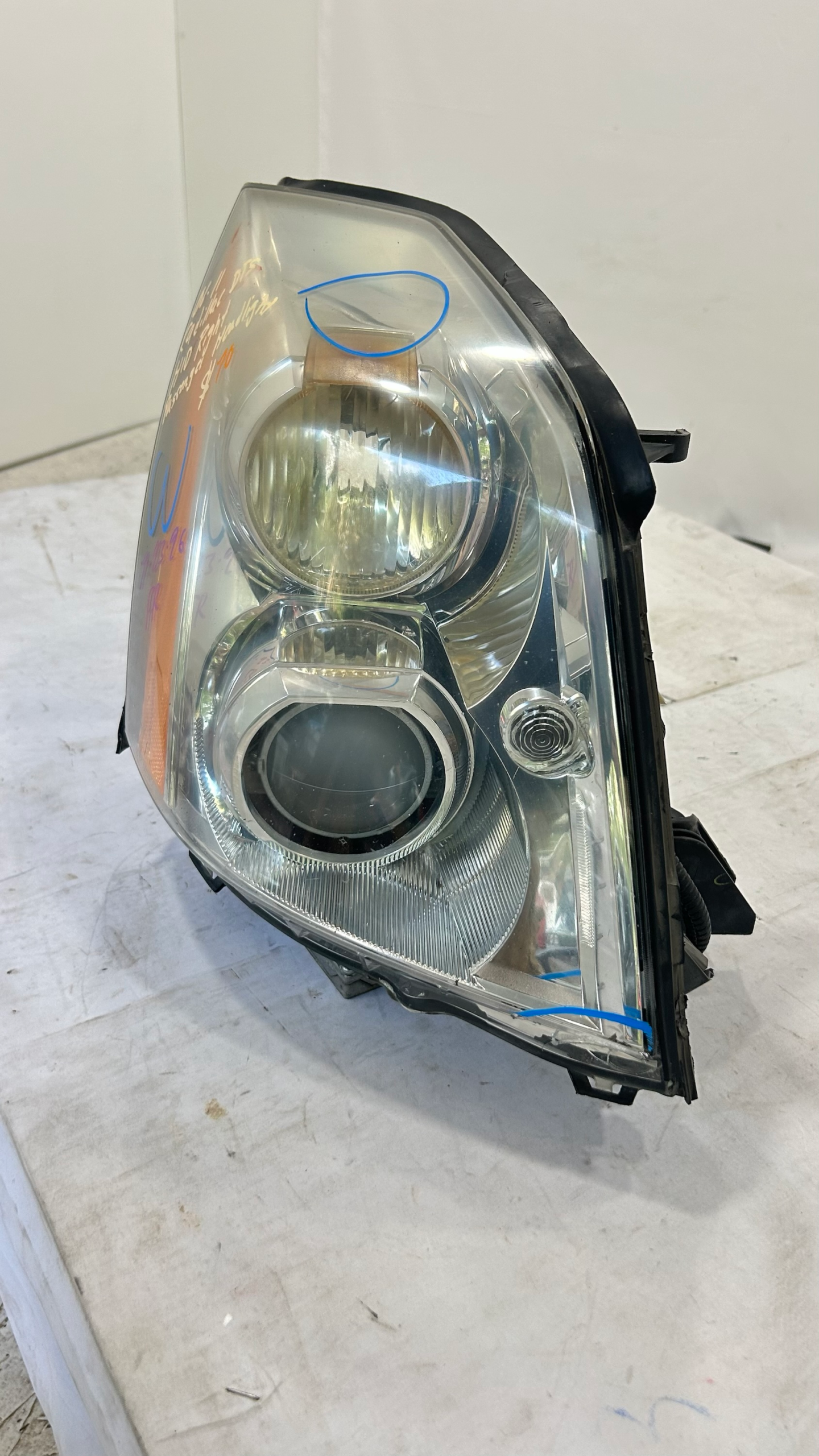 2006-2011 Cadillac DTS HID Xenon right Passenger side headlight