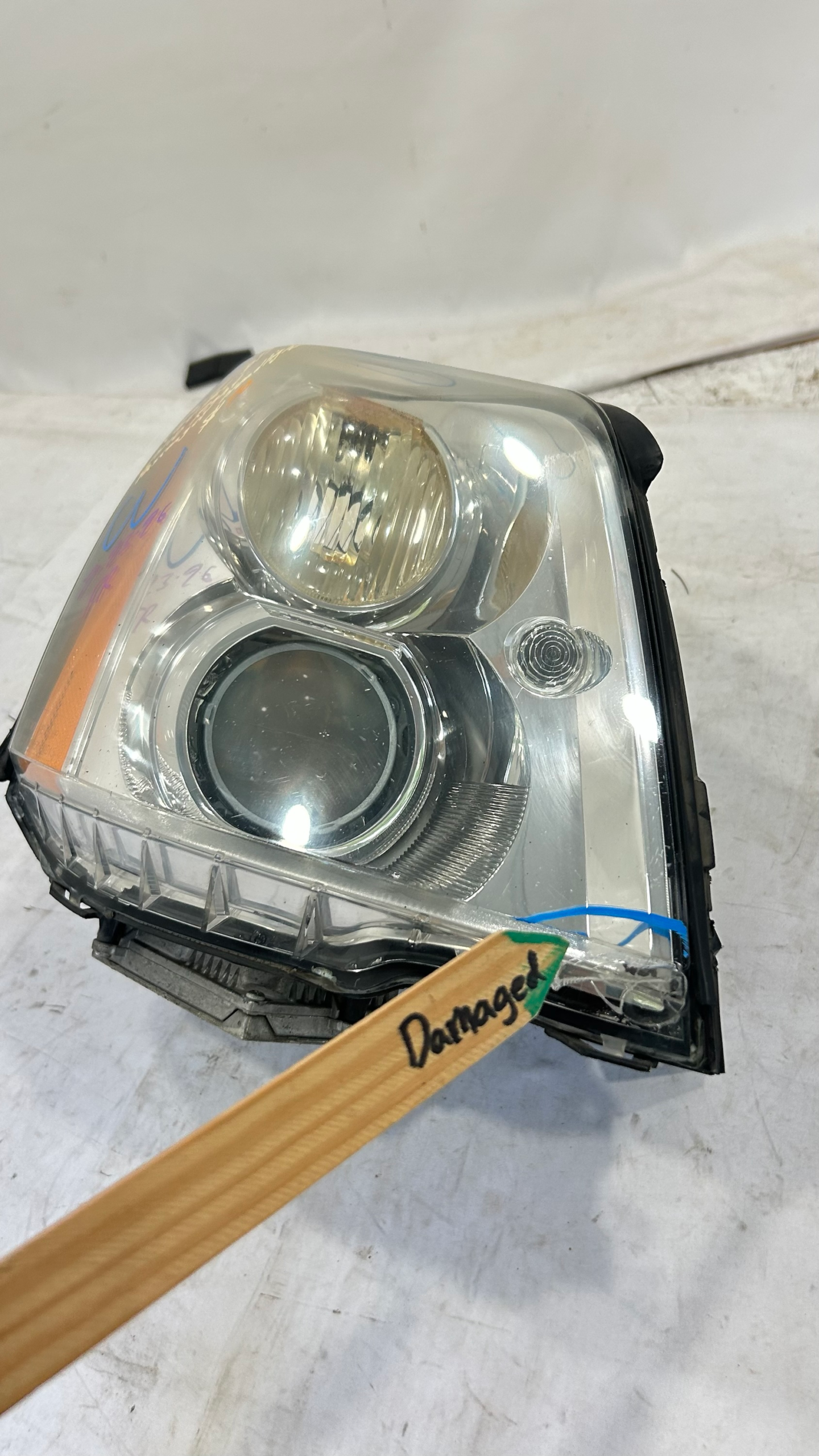 2006-2011 Cadillac DTS HID Xenon right Passenger side headlight