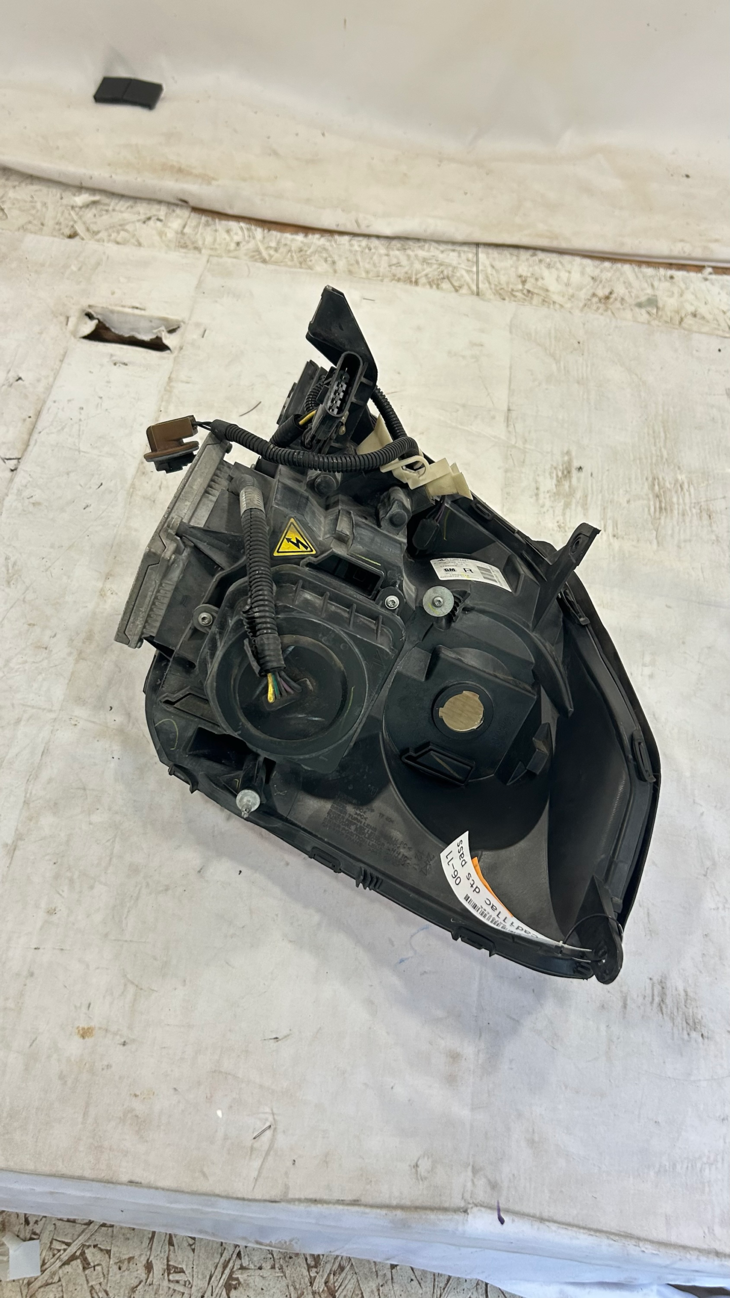 2006-2011 Cadillac DTS HID Xenon right Passenger side headlight