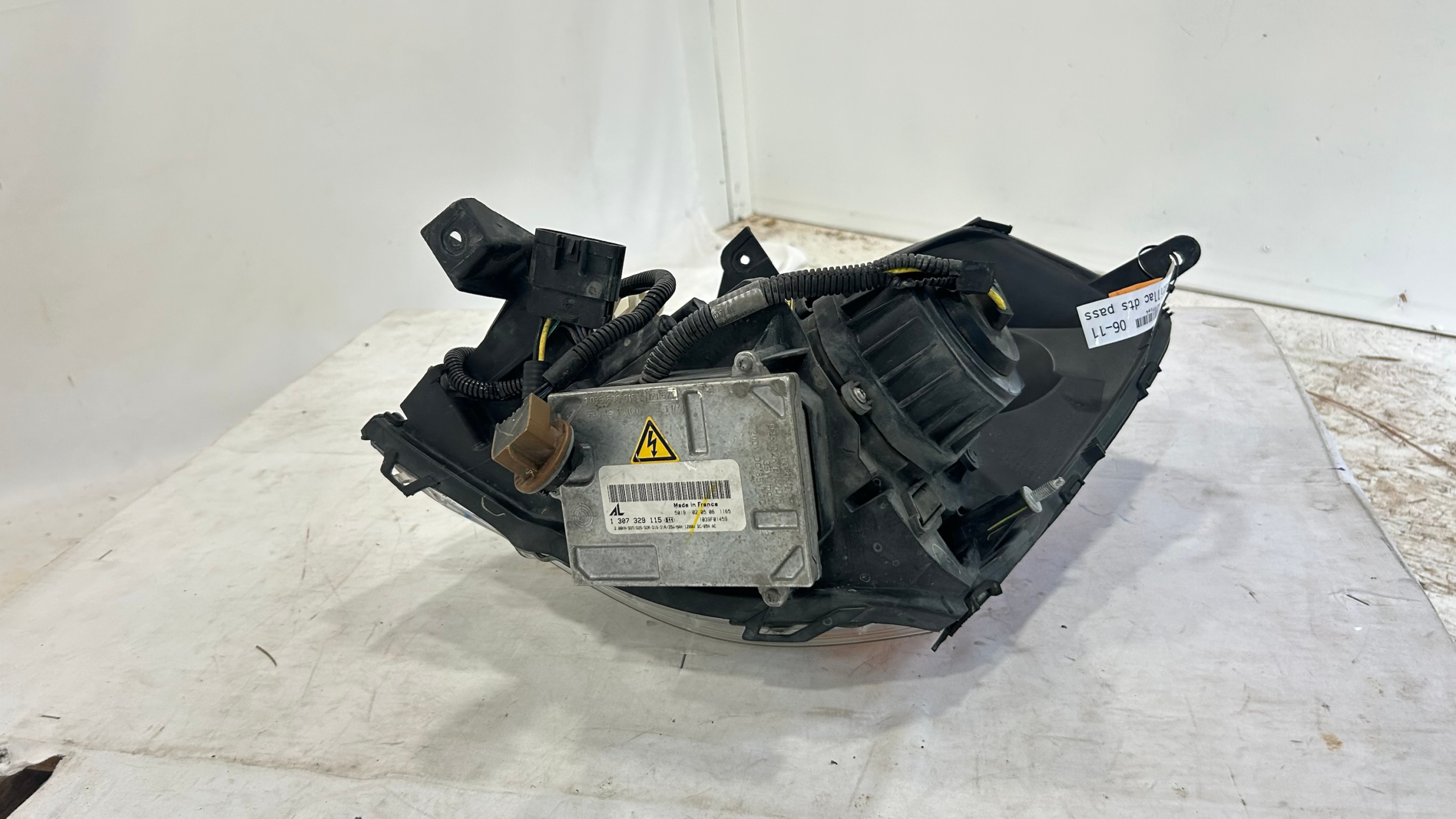 2006-2011 Cadillac DTS HID Xenon right Passenger side headlight