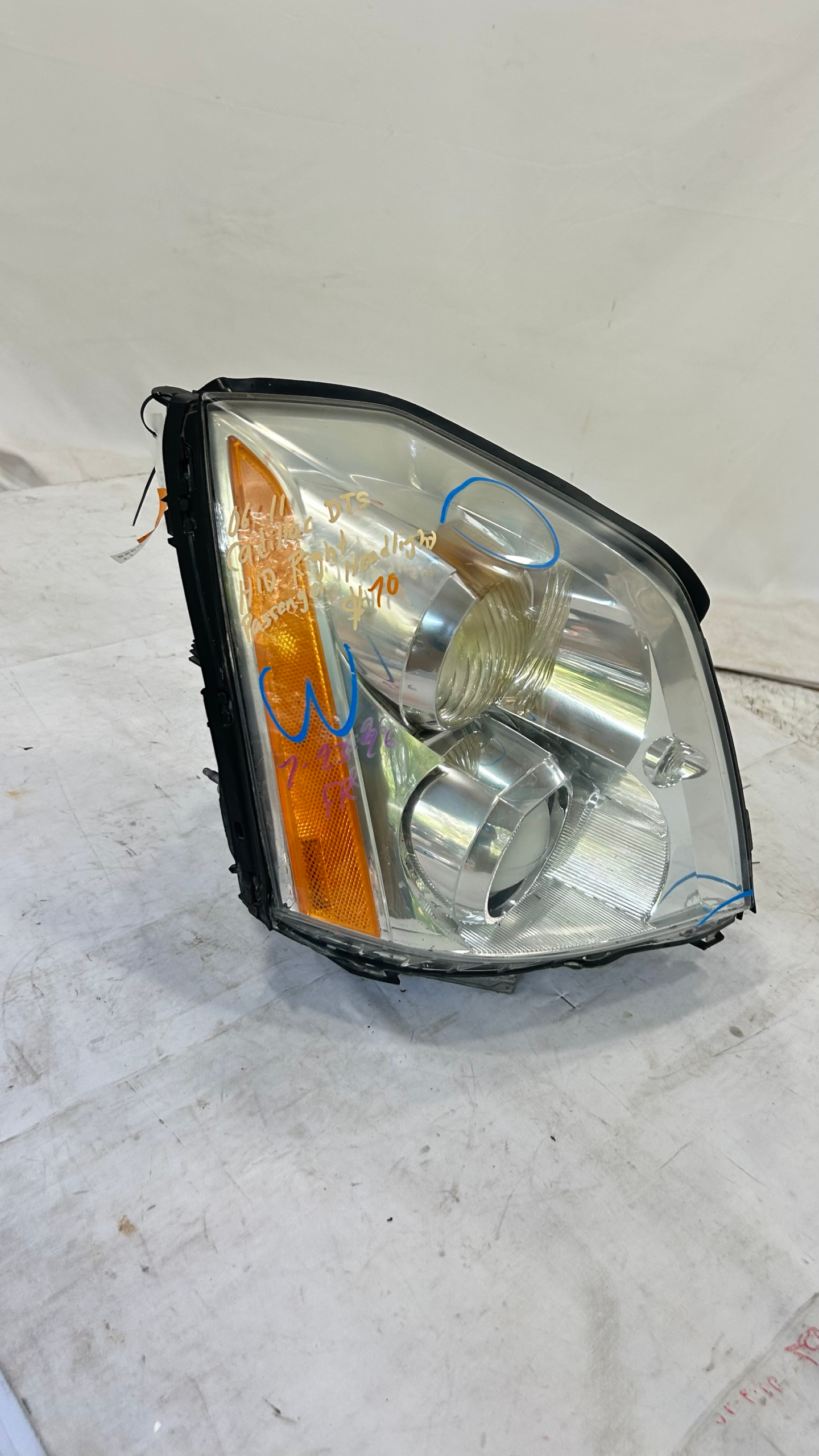 2006-2011 Cadillac DTS HID Xenon right Passenger side headlight