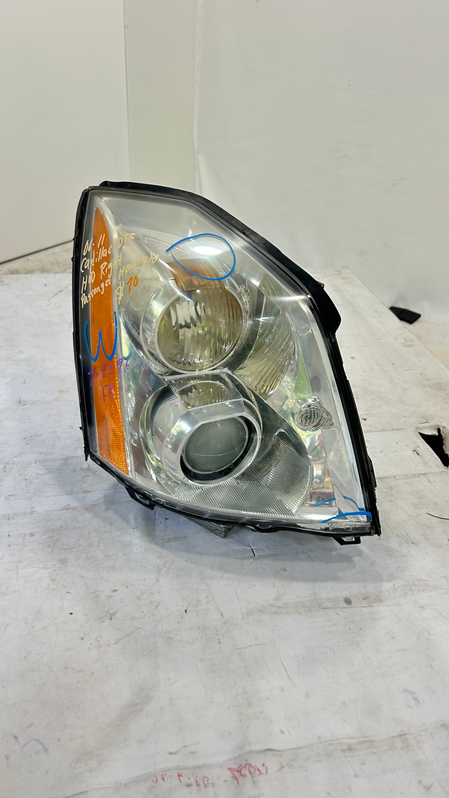 2006-2011 Cadillac DTS HID Xenon right Passenger side headlight
