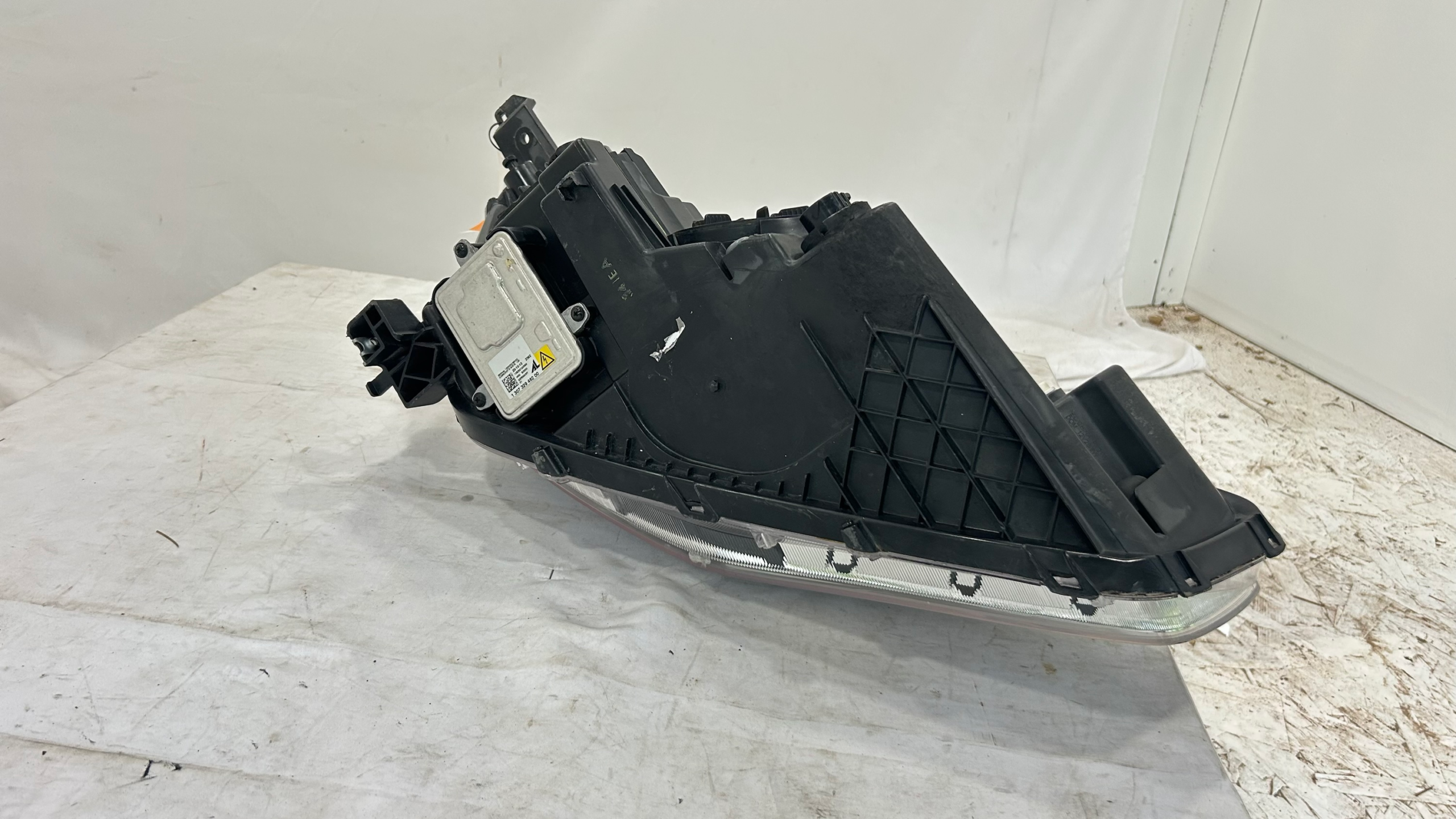 2014-2016 KIA Cadenza HID Xenon left driver side headlight