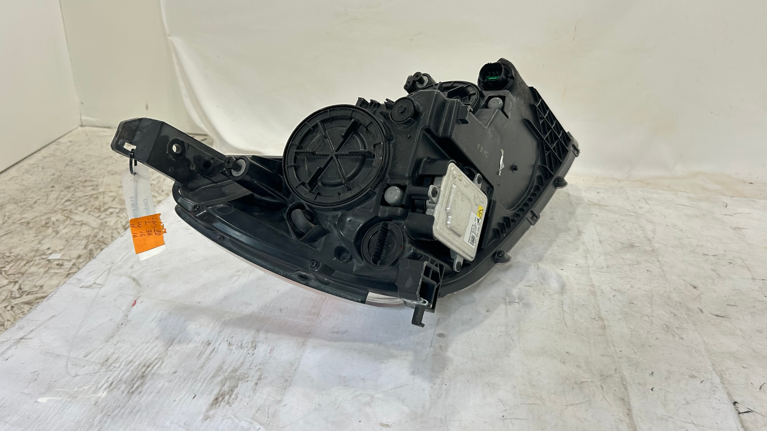 2014-2016 KIA Cadenza HID Xenon left driver side headlight