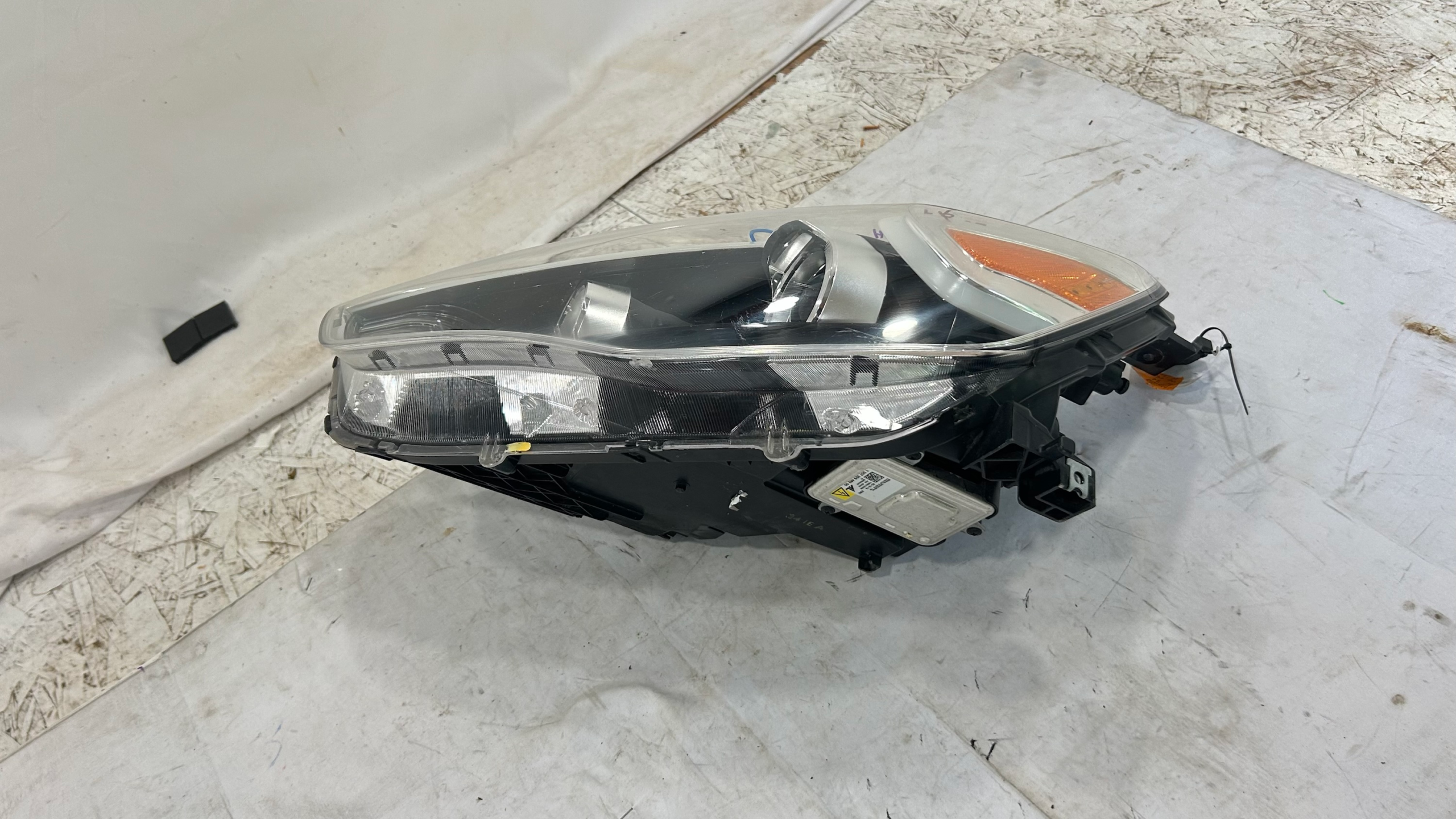 2014-2016 KIA Cadenza HID Xenon left driver side headlight