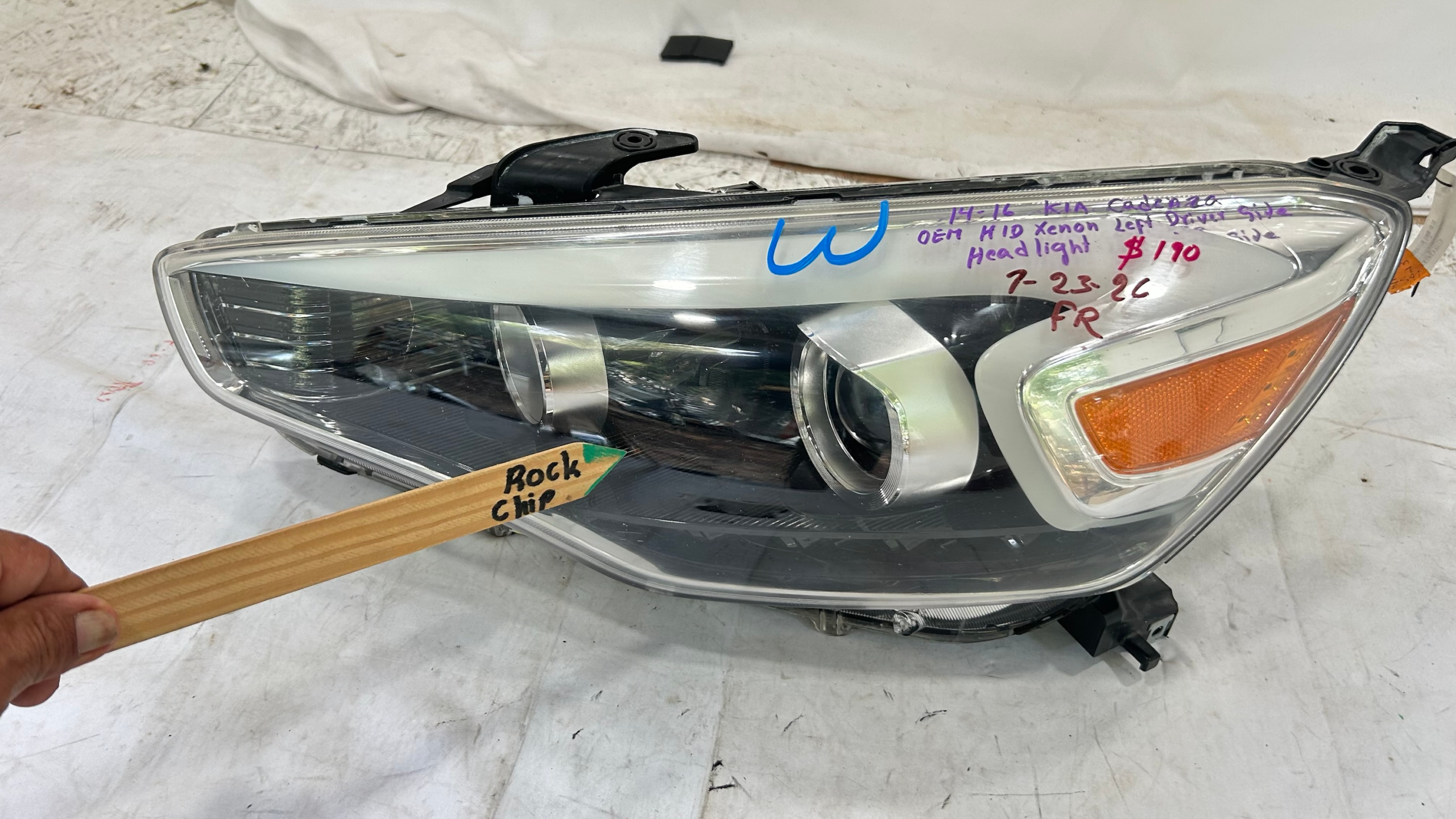 2014-2016 KIA Cadenza HID Xenon left driver side headlight
