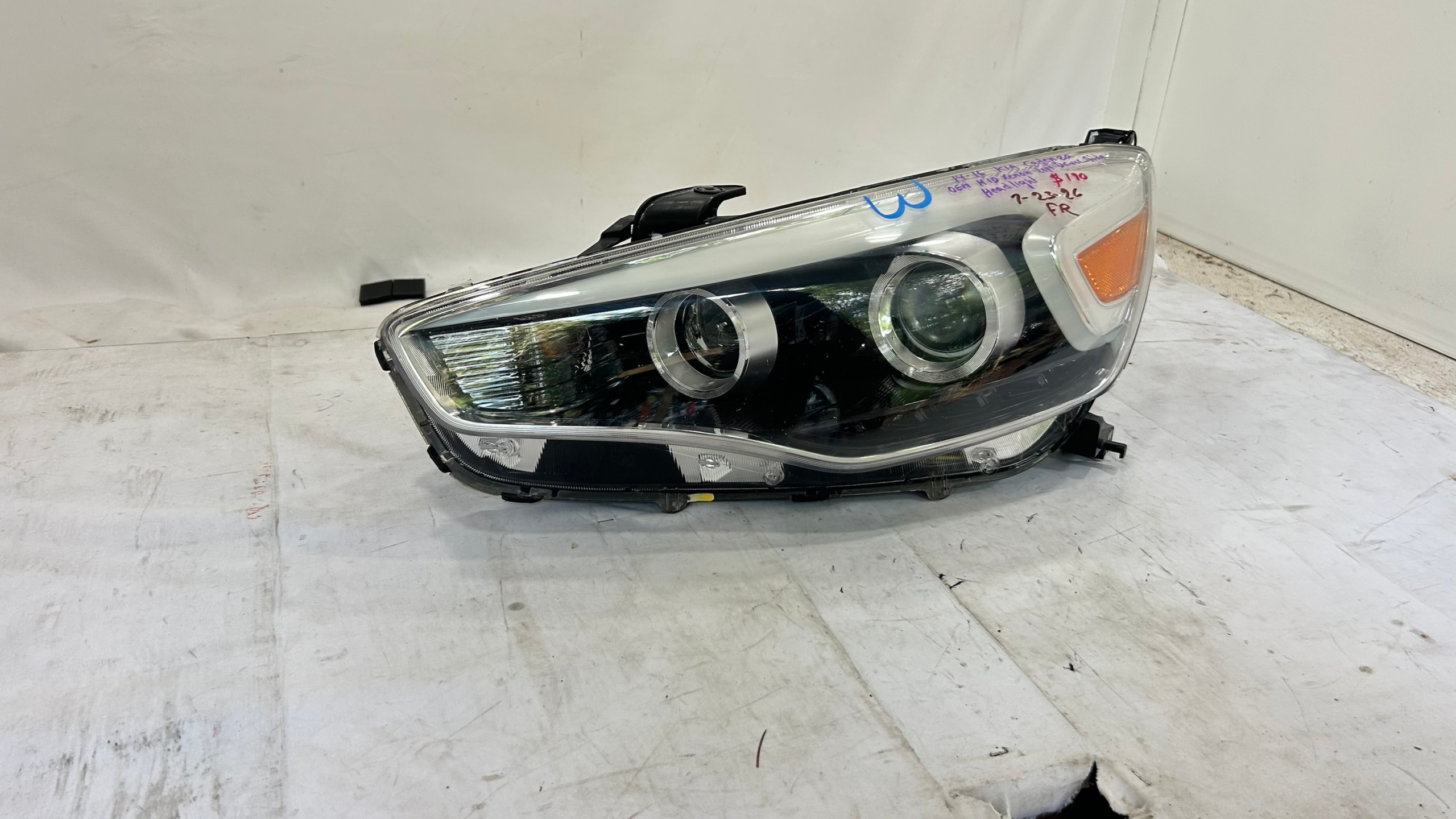 2014-2016 KIA Cadenza HID Xenon left driver side headlight