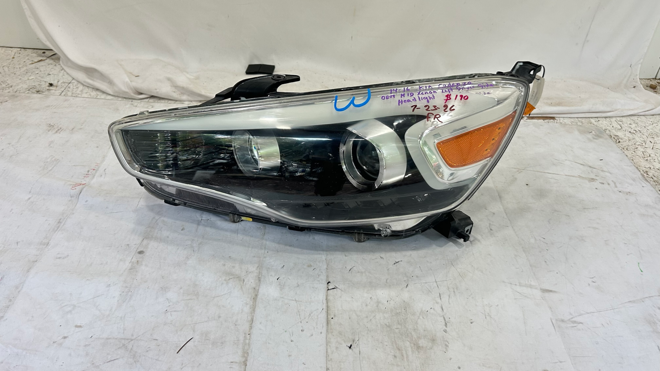 2014-2016 KIA Cadenza HID Xenon left driver side headlight