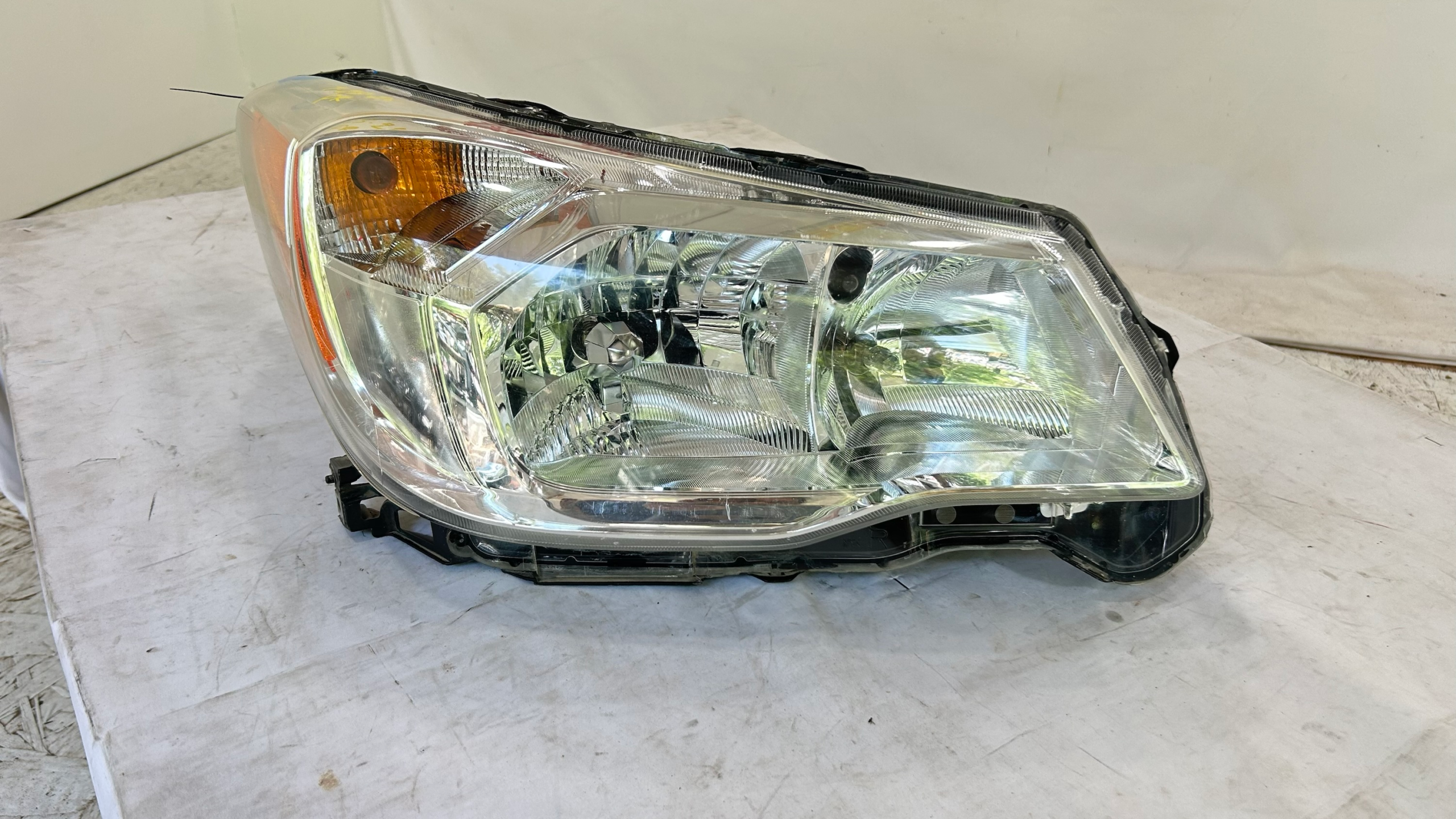 2014-2015 Subaru Forester right Passenger Side Headlight