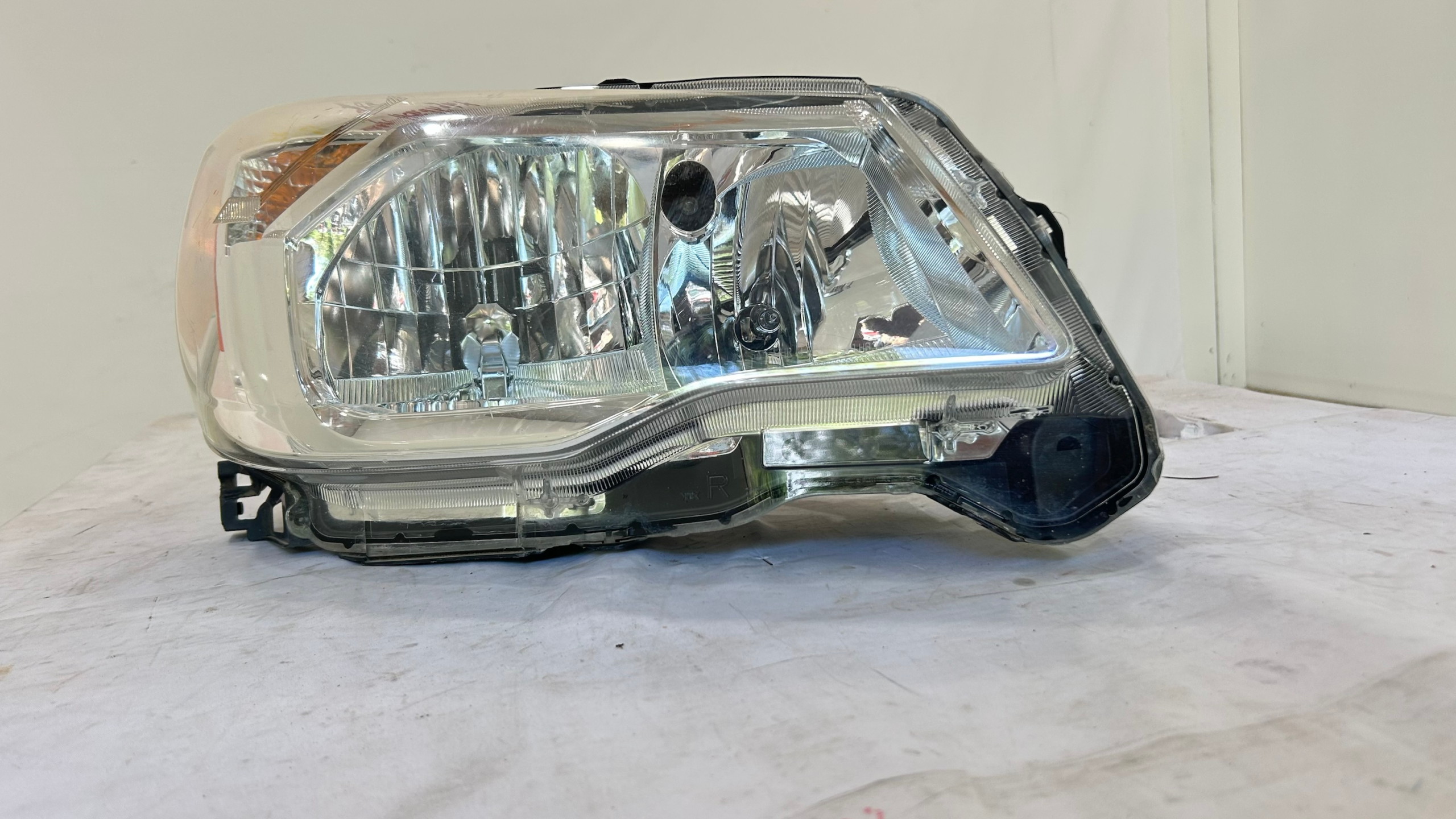 2014-2015 Subaru Forester right Passenger Side Headlight