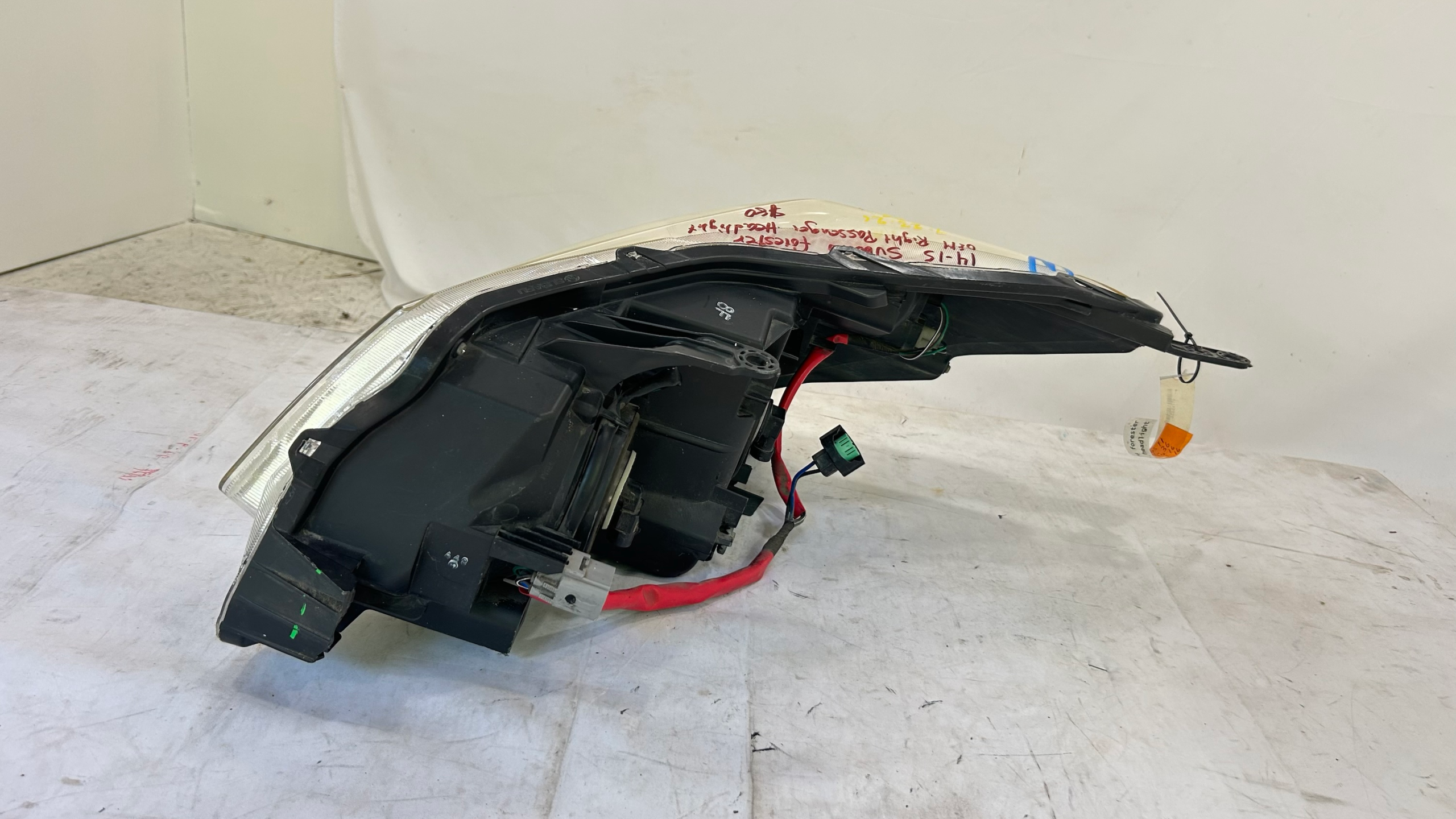 2014-2015 Subaru Forester right Passenger Side Headlight