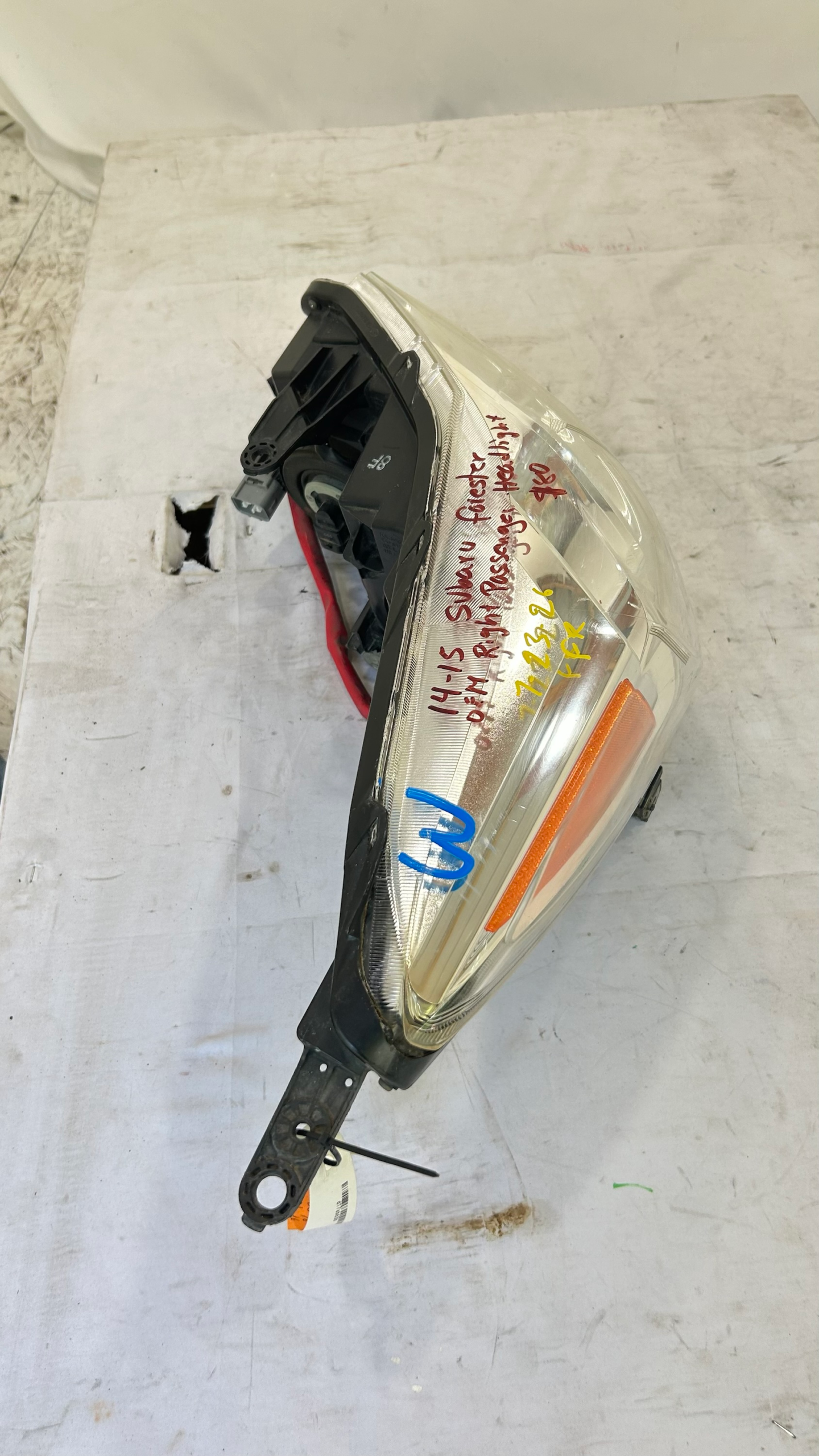 2014-2015 Subaru Forester right Passenger Side Headlight