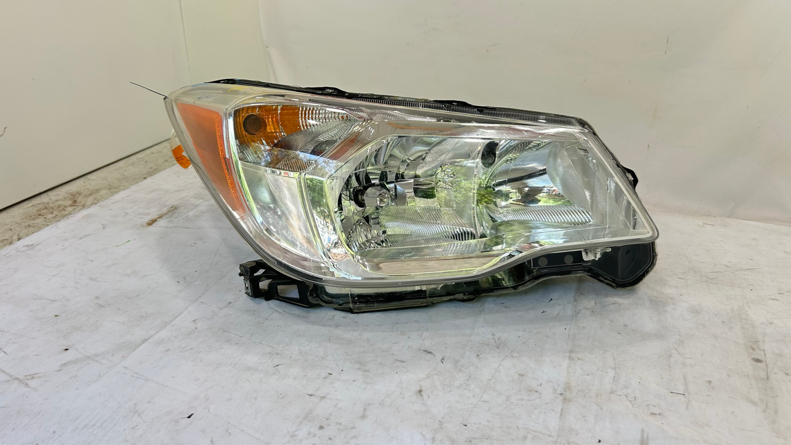 2014-2015 Subaru Forester right Passenger Side Headlight
