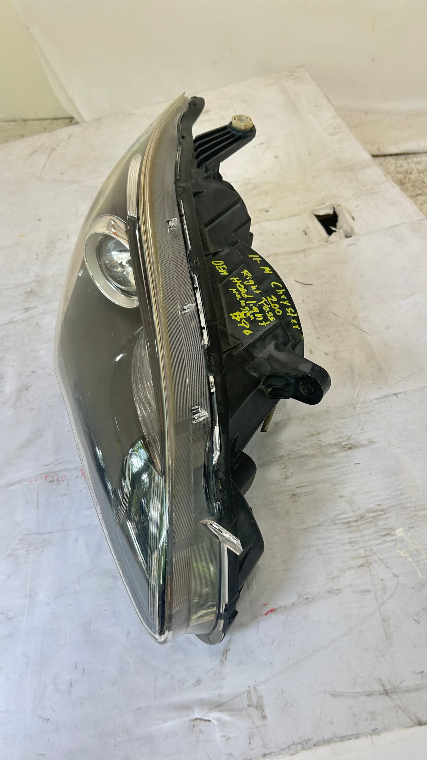 2011-2014 Chrysler 200 Passenger Headlight