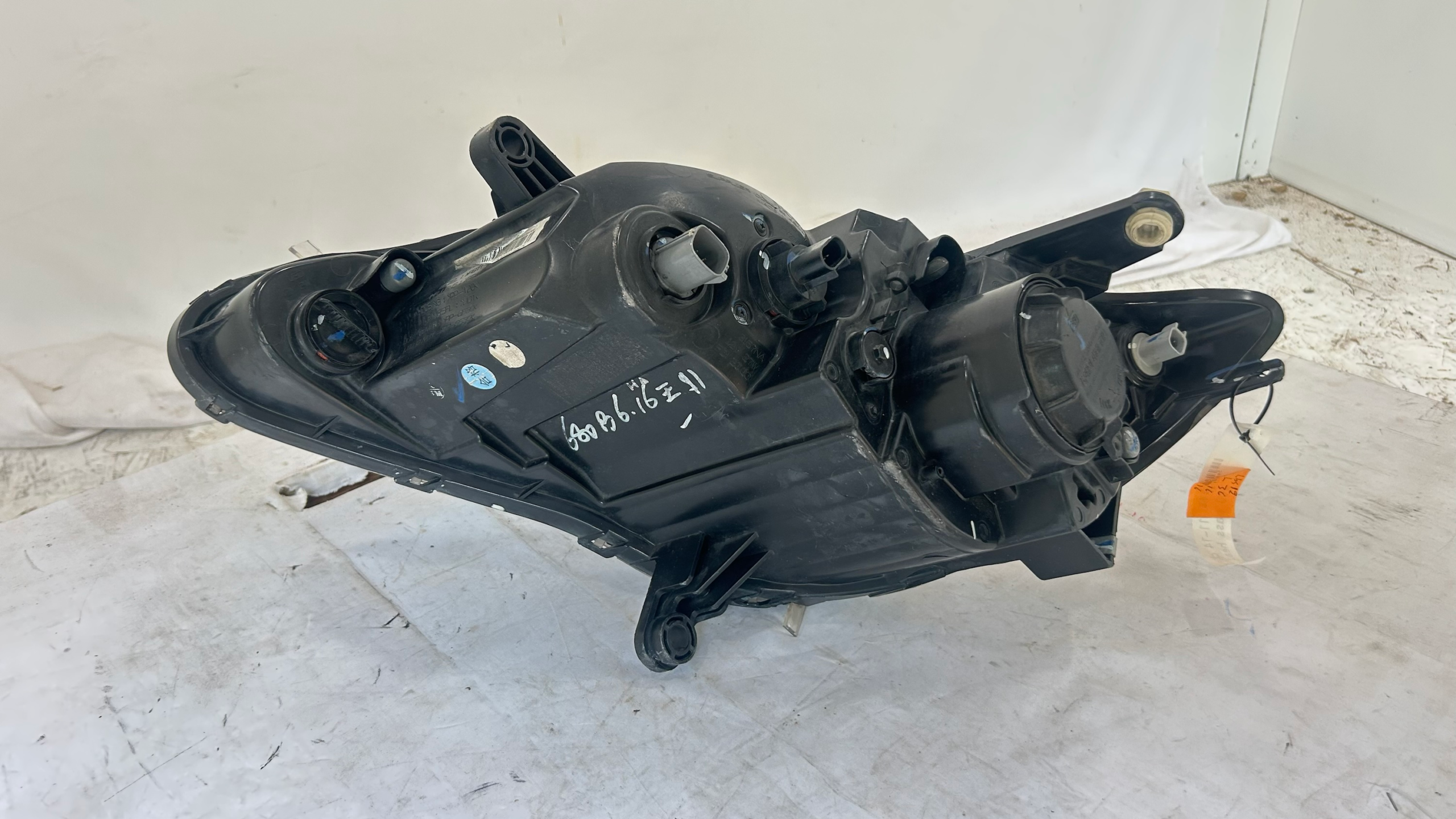 2011-2014 Chrysler 200 Passenger Headlight