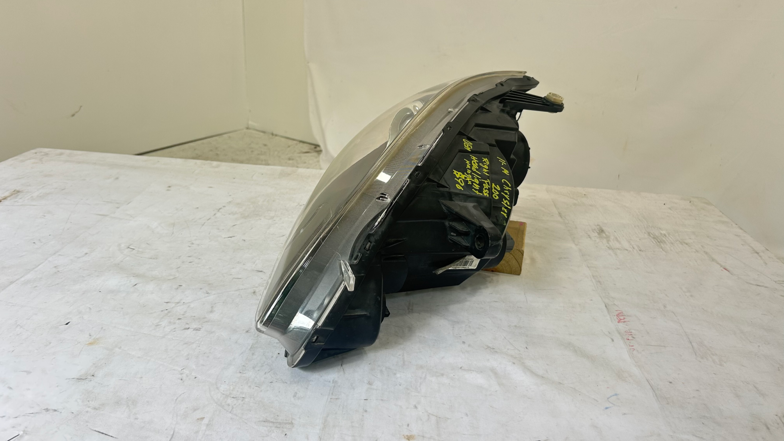 2011-2014 Chrysler 200 Passenger Headlight
