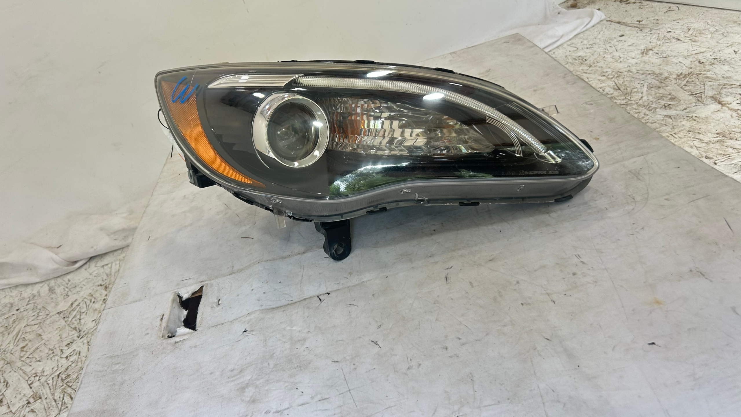 2011-2014 Chrysler 200 Passenger Headlight