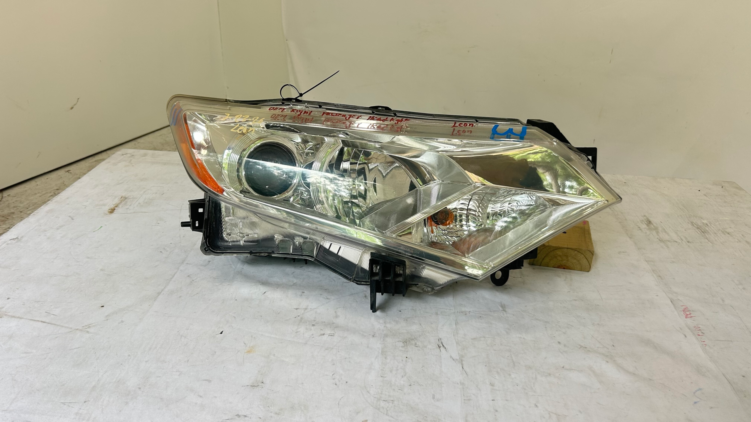 2012-2017 Nissan Quest Passenger Headlight