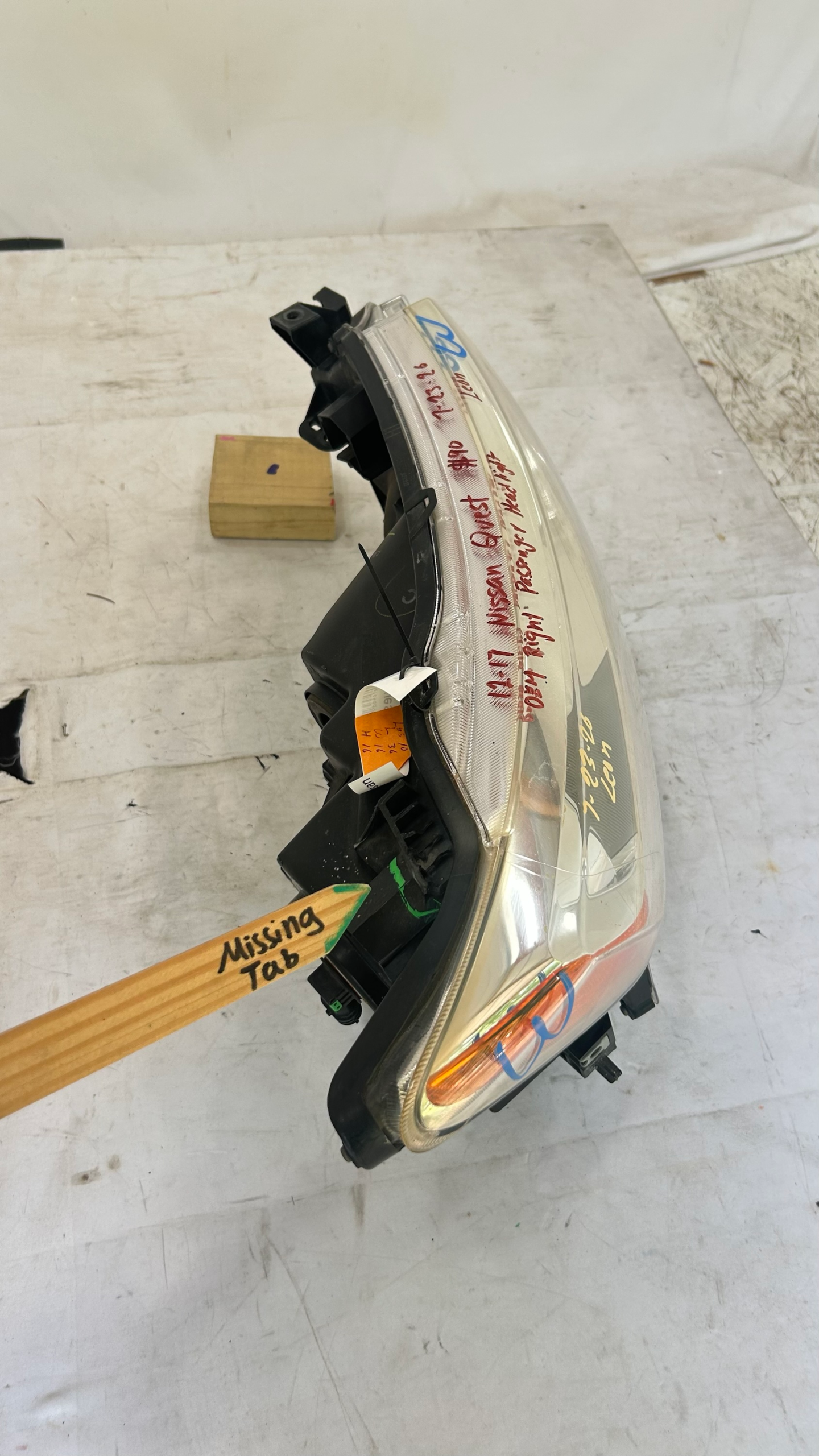 2012-2017 Nissan Quest Passenger Headlight
