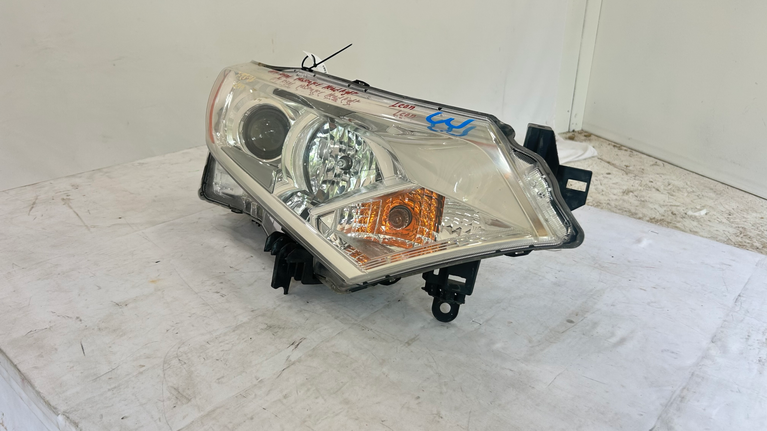 2012-2017 Nissan Quest Passenger Headlight