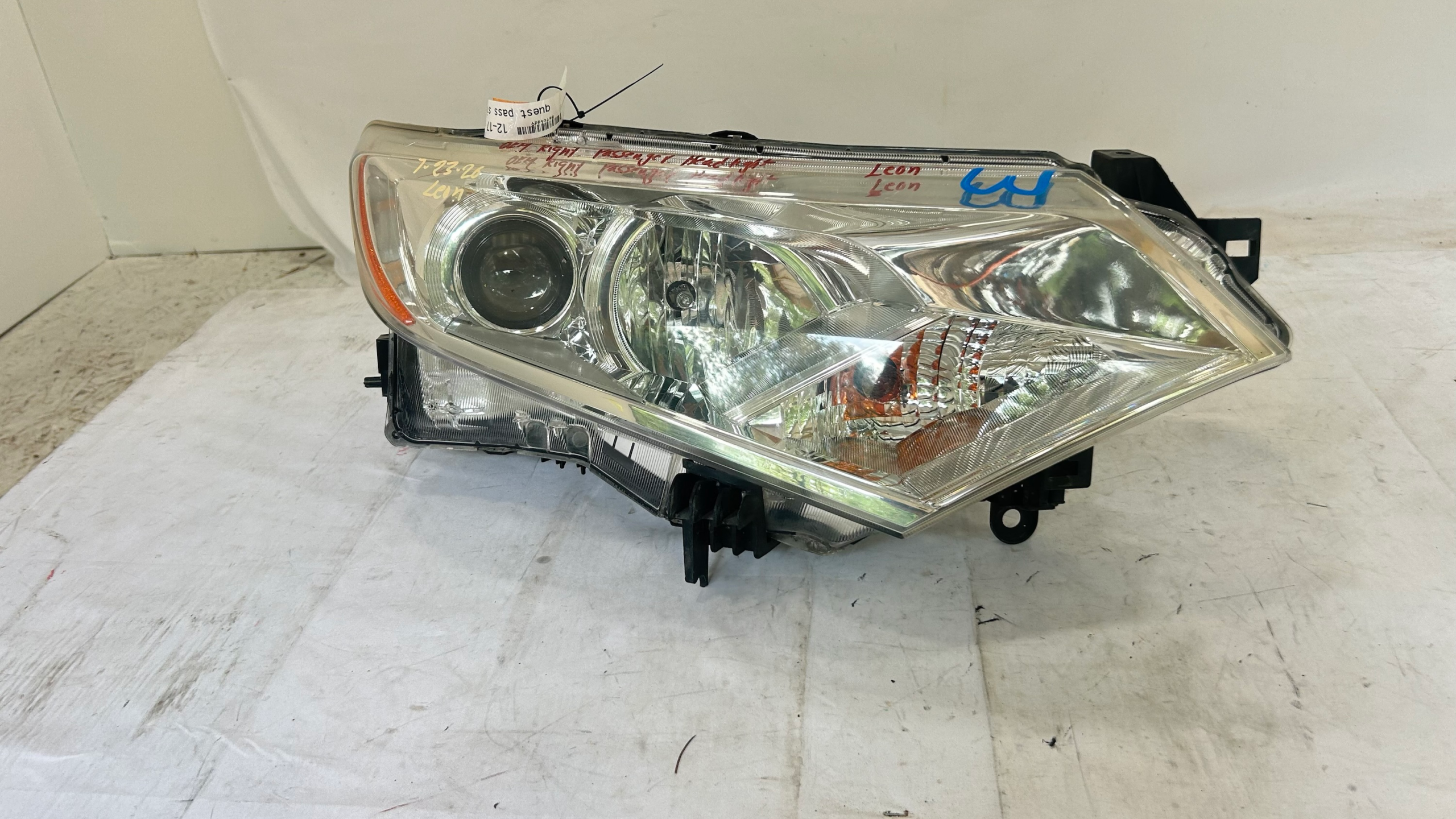 2012-2017 Nissan Quest Passenger Headlight